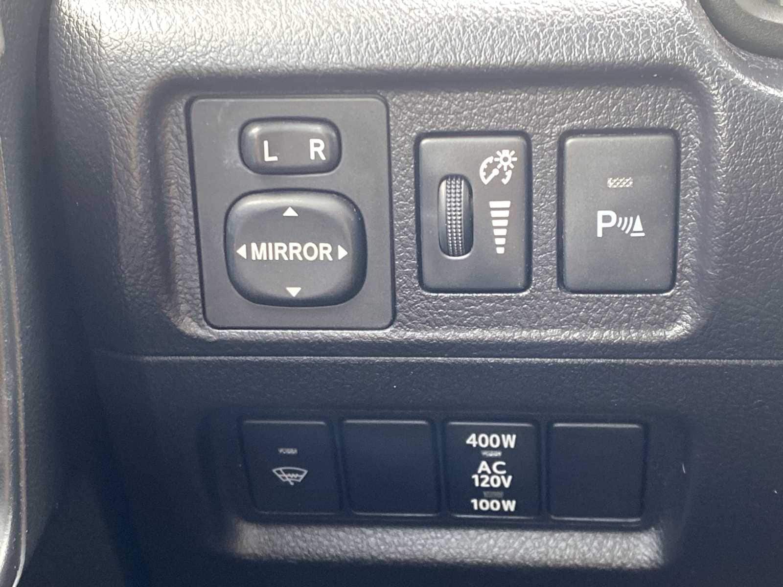 Thumbnail: 2018 Toyota 4Runner - 16