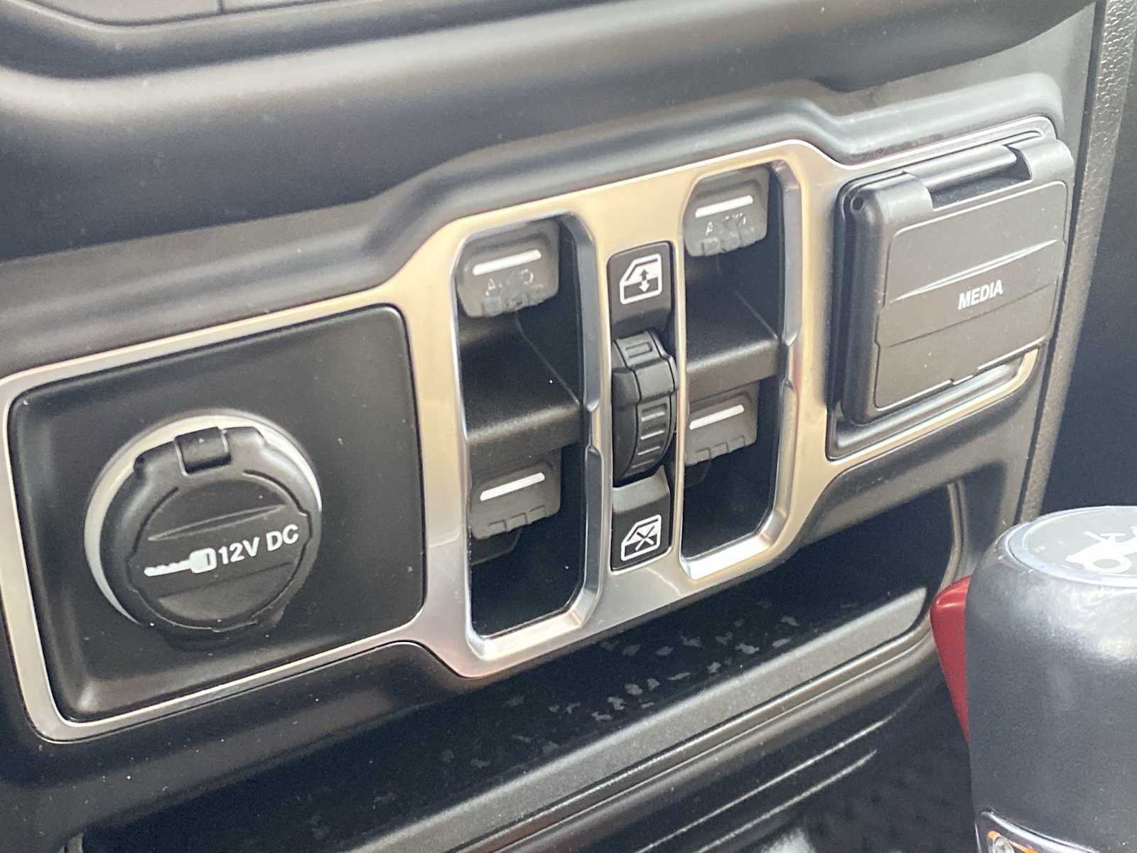 Thumbnail: 2019 Jeep Wrangler - 20