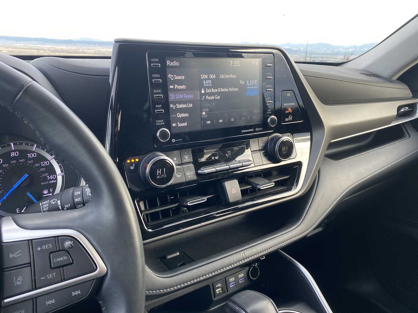 Thumbnail: 2022 Toyota Highlander - 23