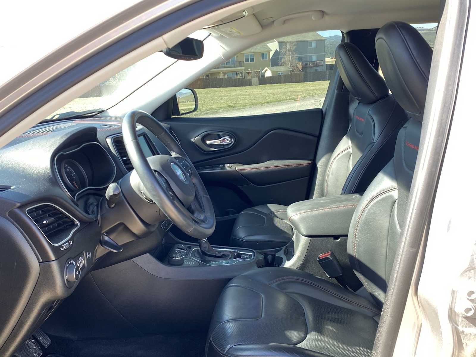 Thumbnail: 2019 Jeep Cherokee - 16