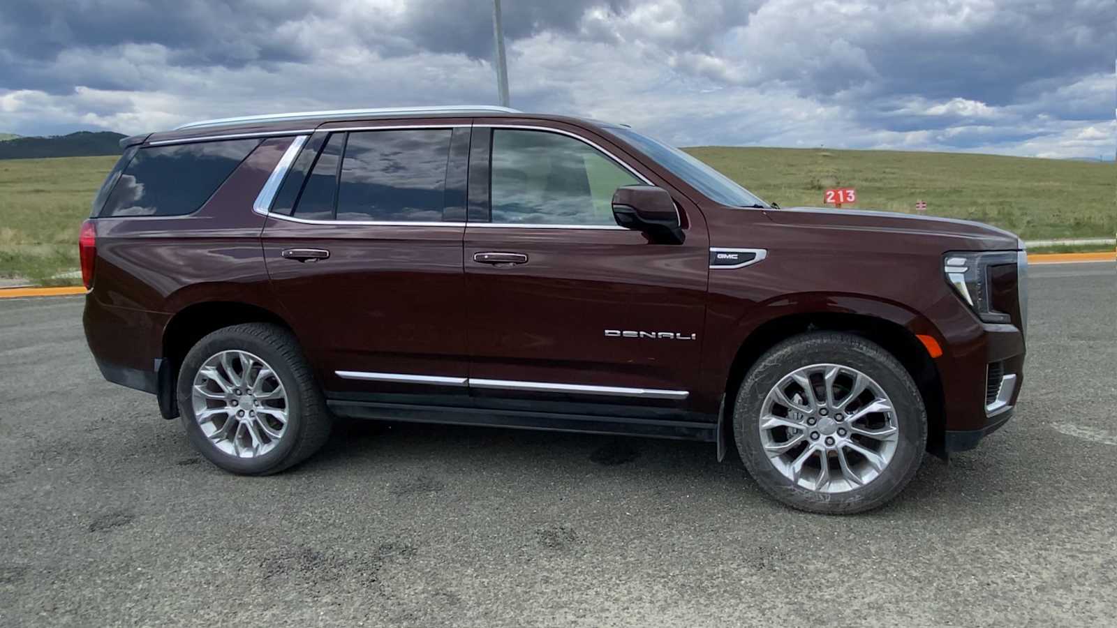 2022 GMC Yukon Denali 2