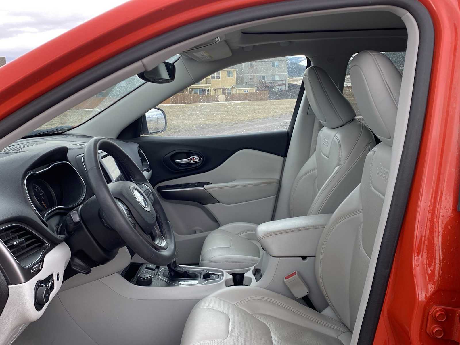 Thumbnail: 2021 Jeep Cherokee - 16