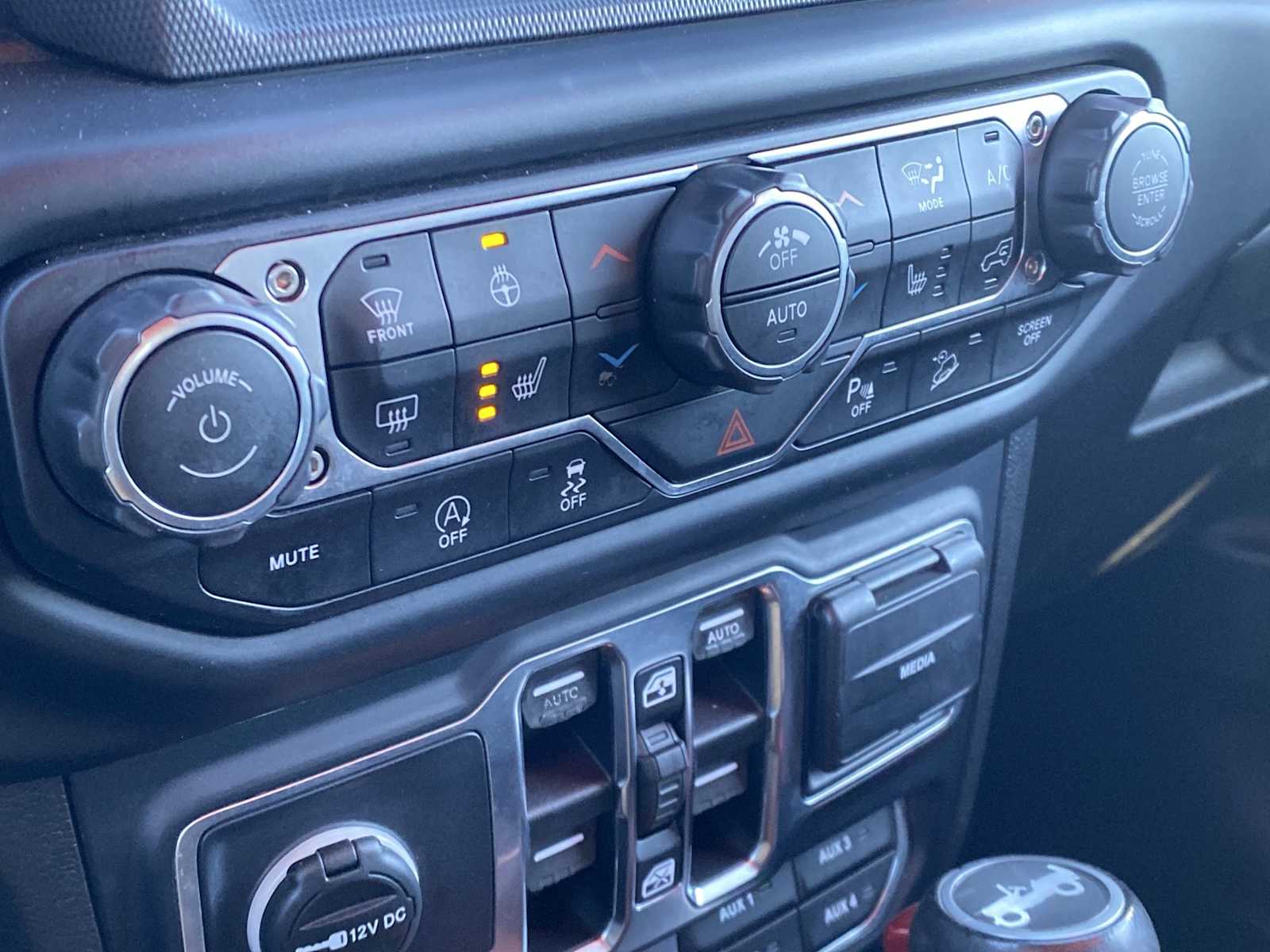 Thumbnail: 2019 Jeep Wrangler - 23