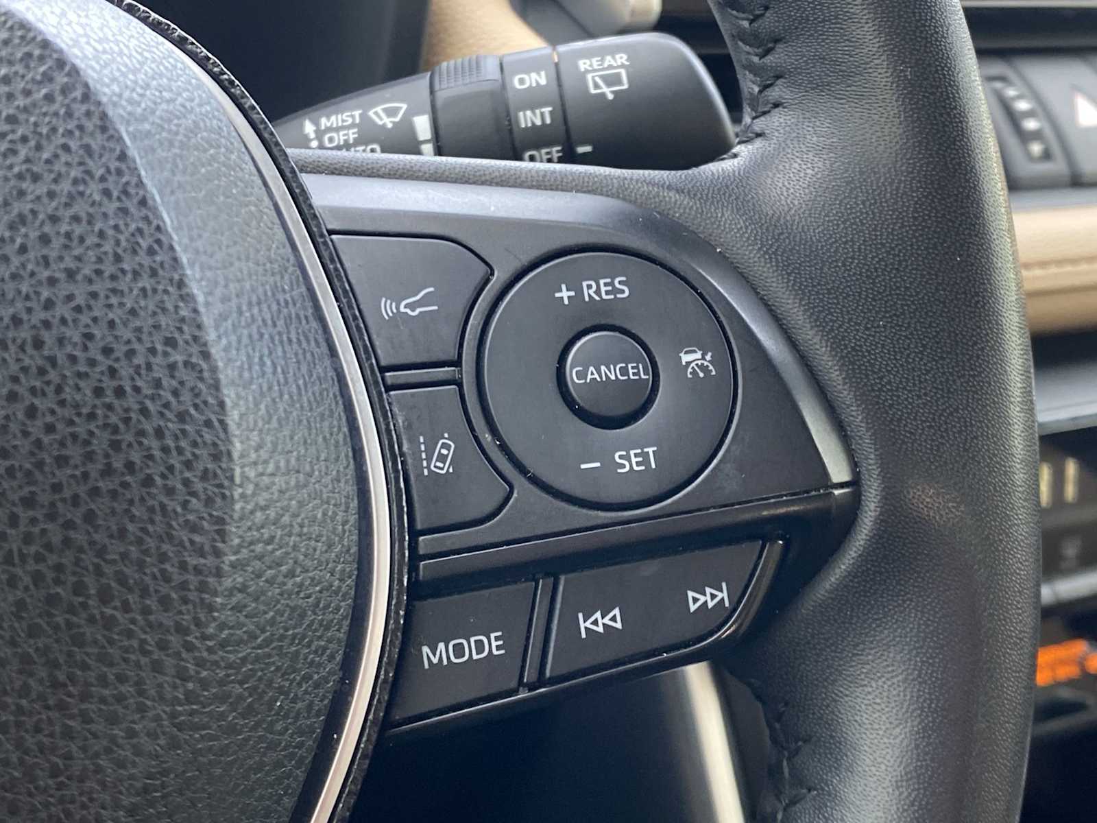 Thumbnail: 2021 Toyota RAV4 - 32