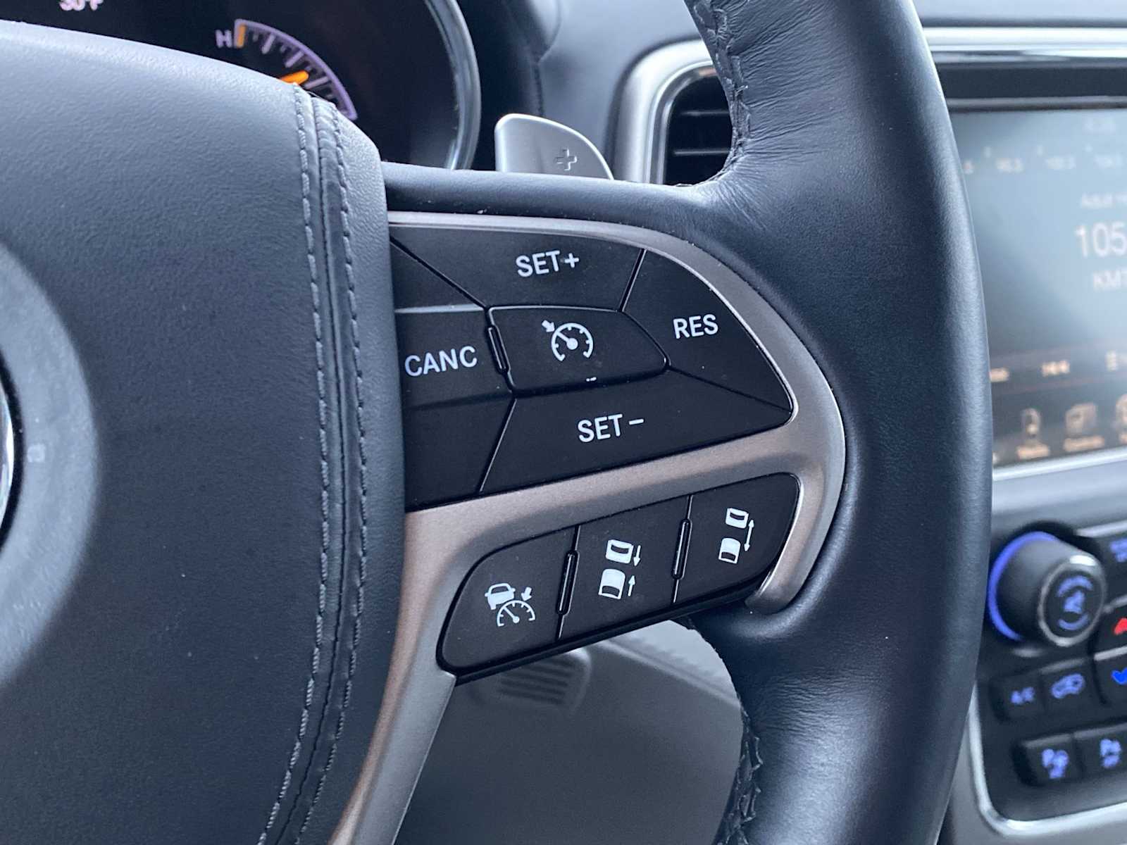 Thumbnail: 2017 Jeep Grand Cherokee - 25