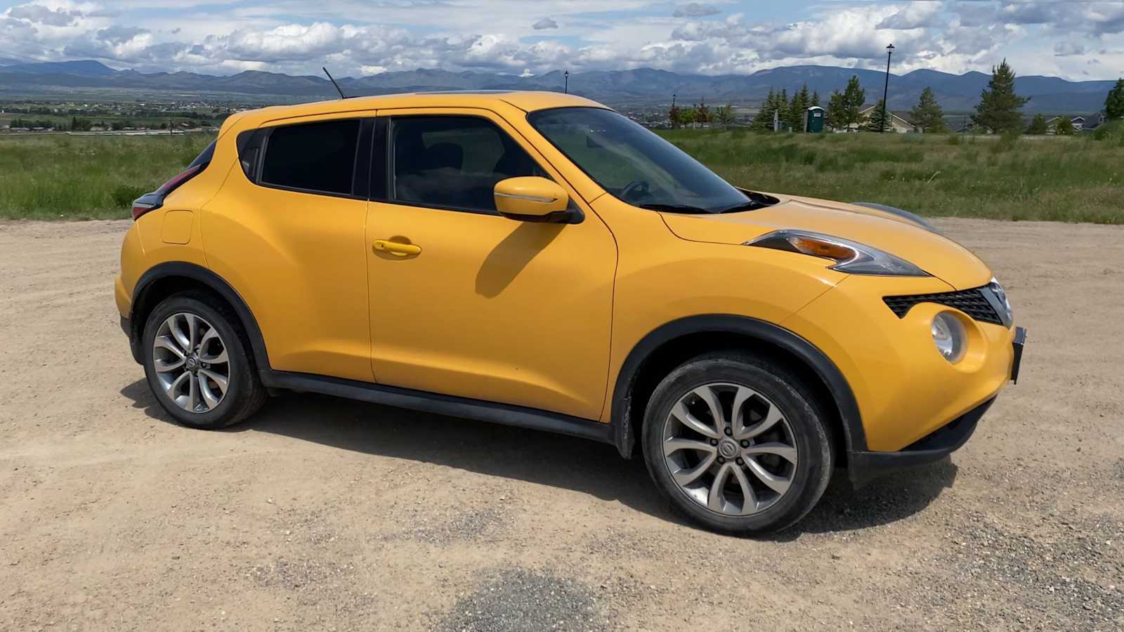 2017 Nissan Juke SV photo 2