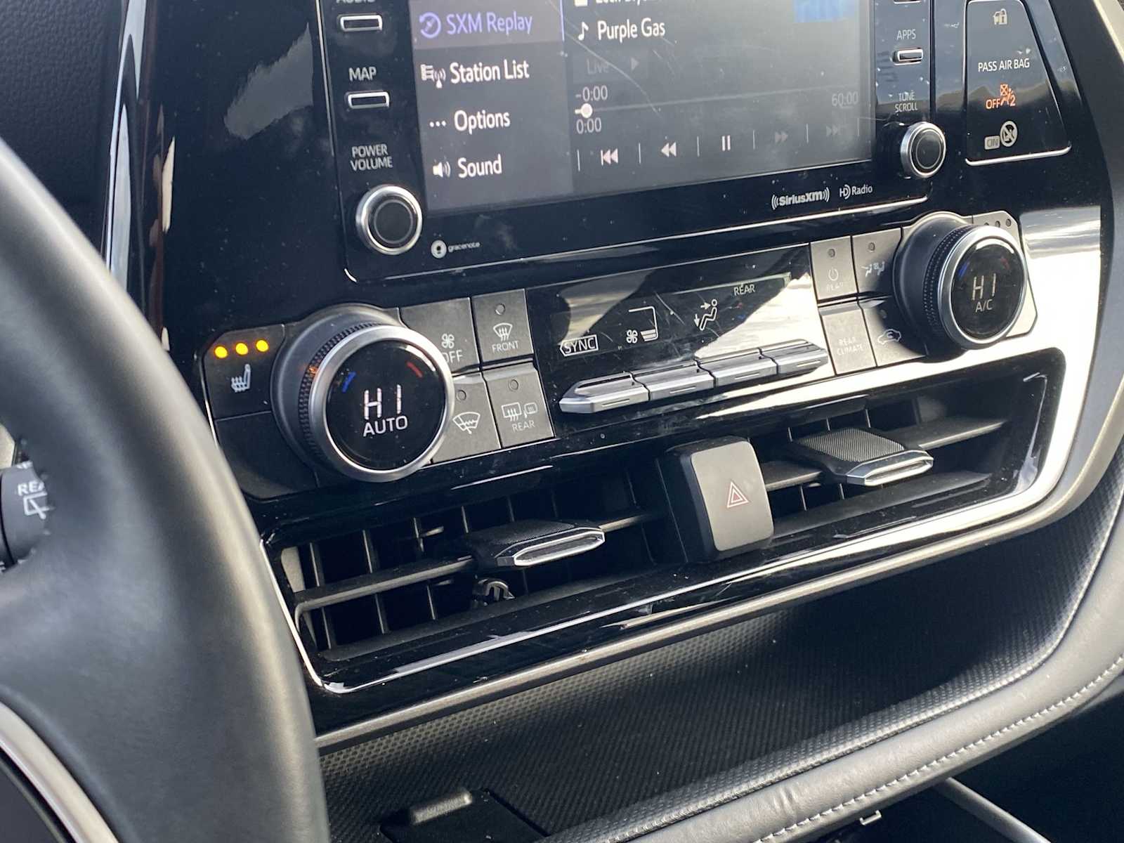 Thumbnail: 2022 Toyota Highlander - 24