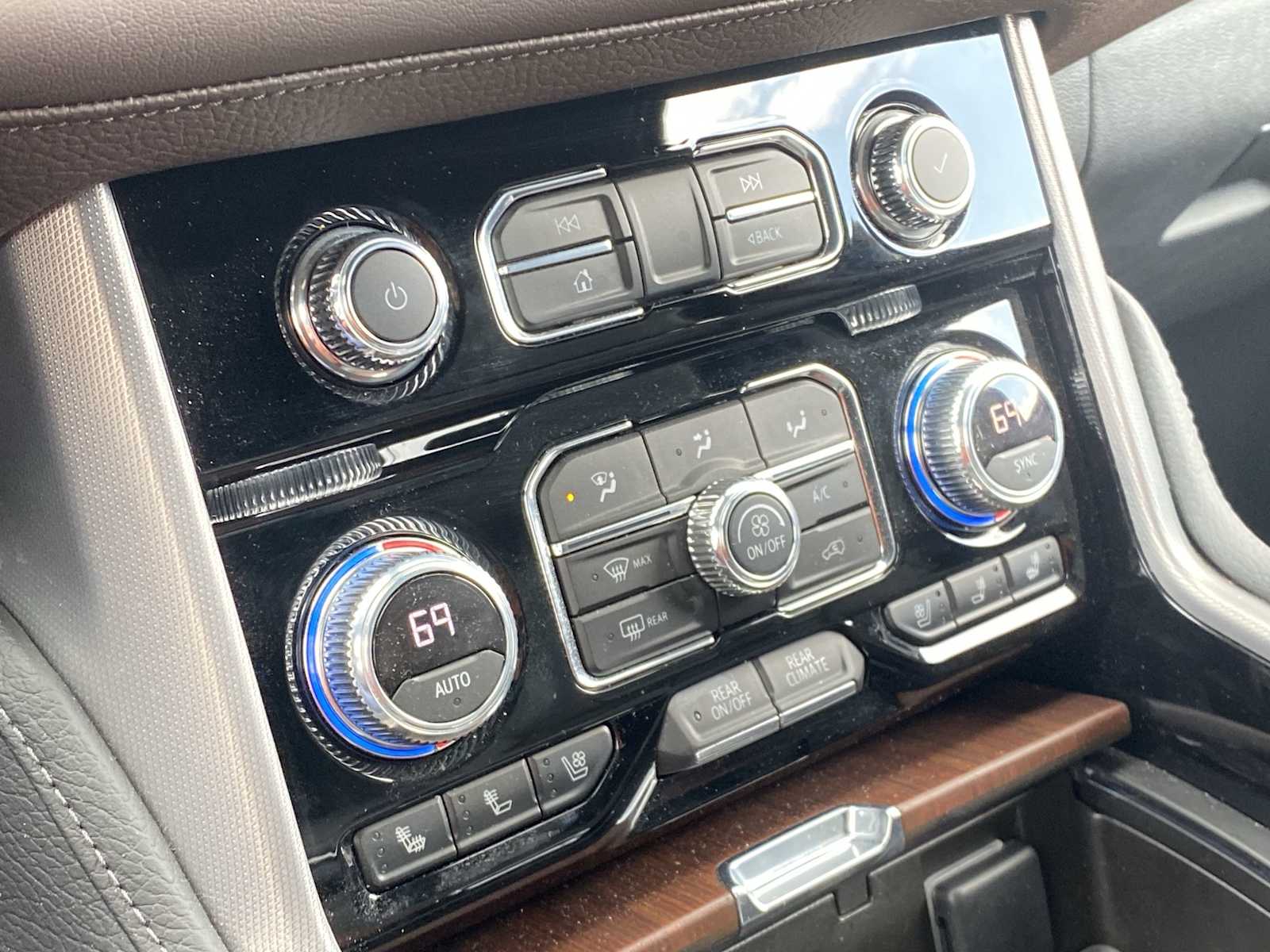 2022 GMC Yukon Denali 25