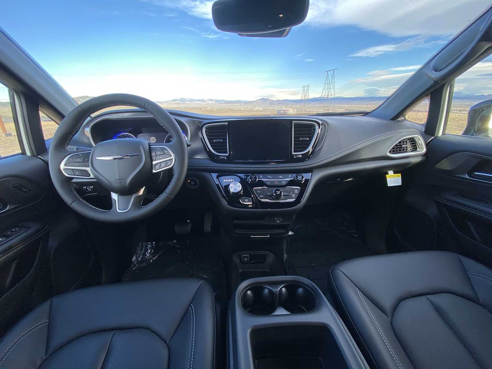 Thumbnail: 2026 Chrysler Pacifica - 16