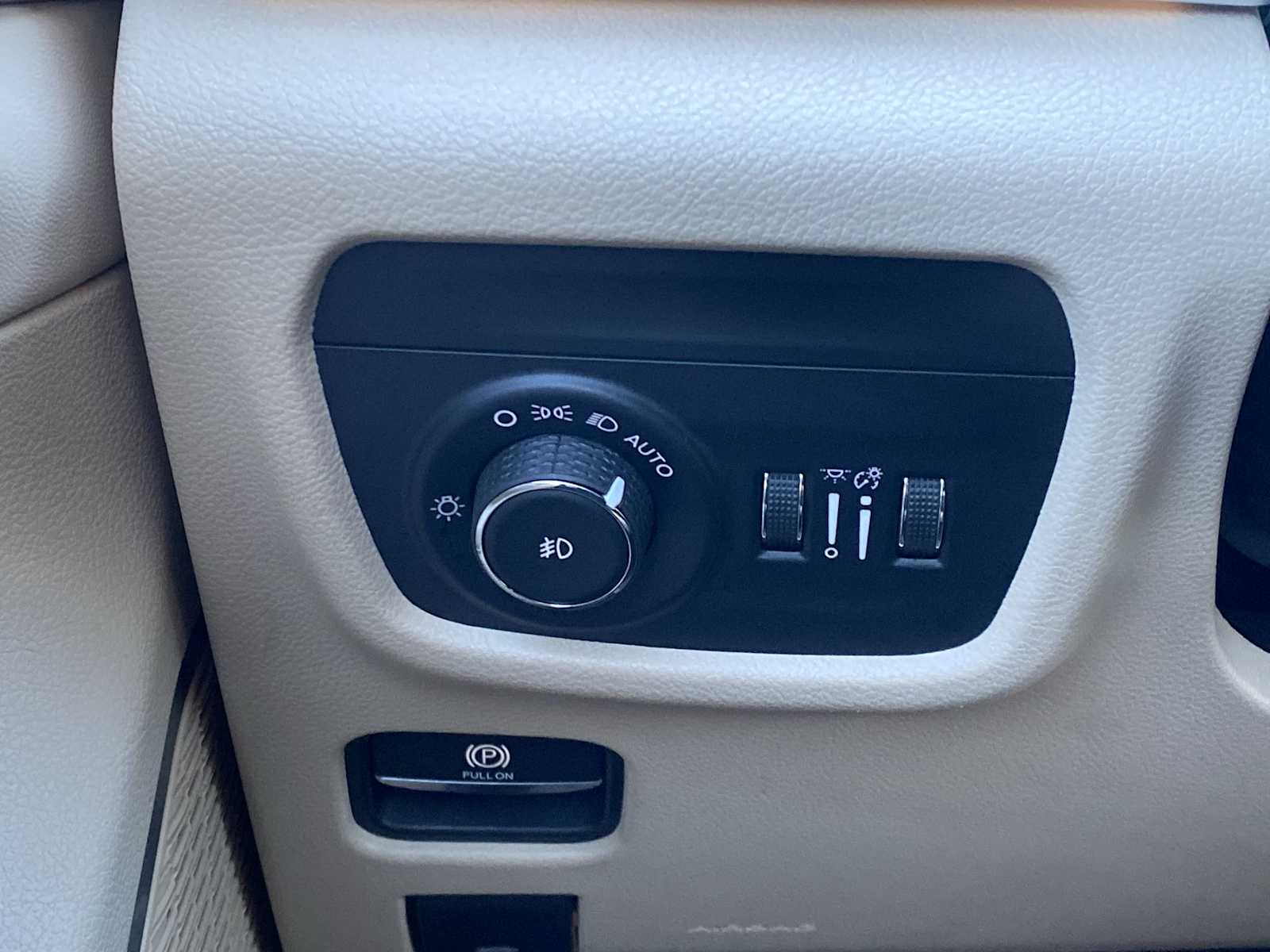 Thumbnail: 2022 Jeep Grand Cherokee - 21