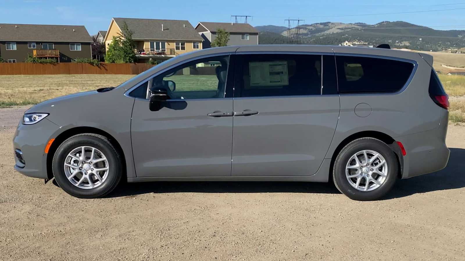 Thumbnail: 2025 Chrysler Pacifica - 5