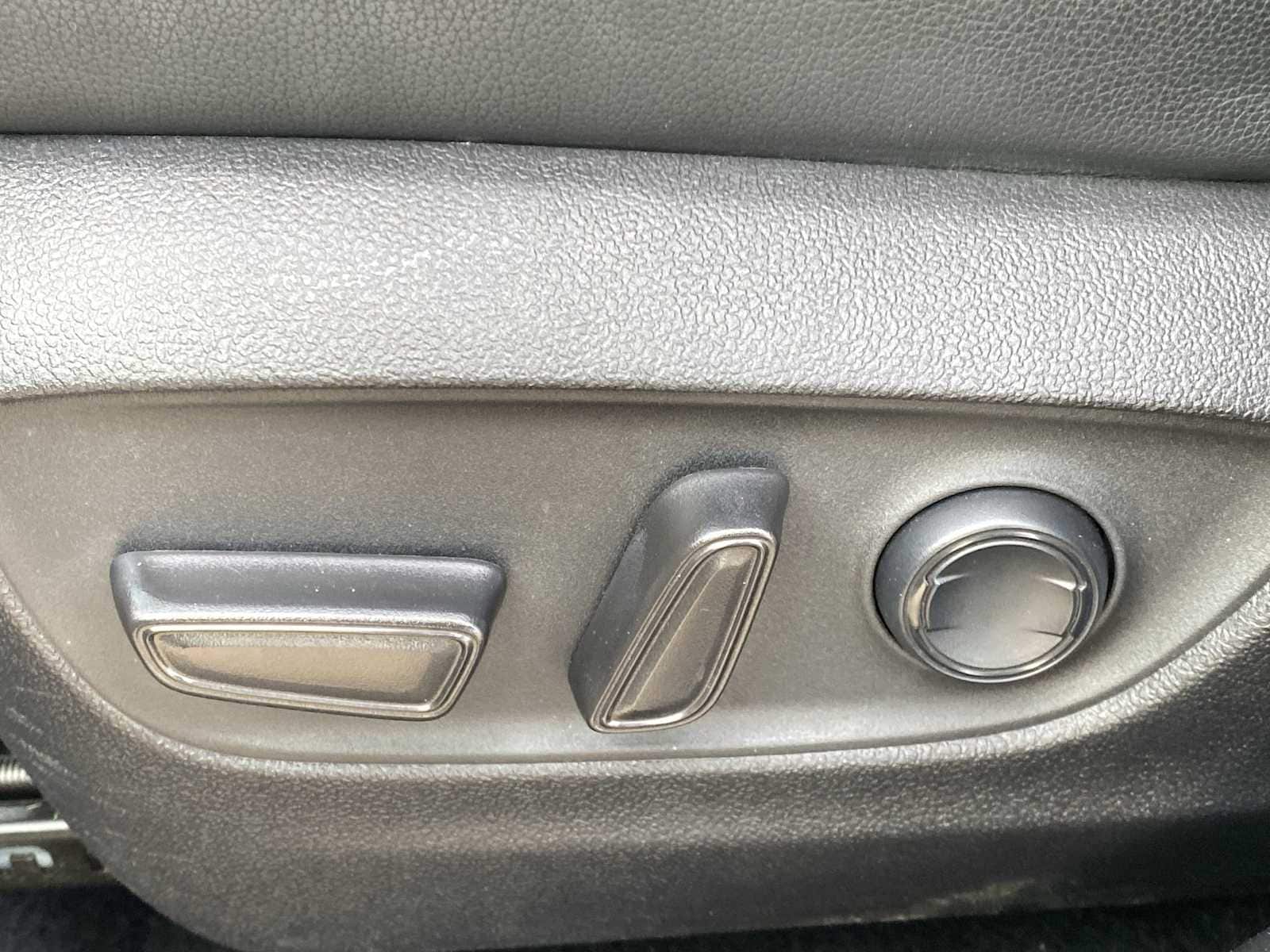 Thumbnail: 2022 Toyota Highlander - 21