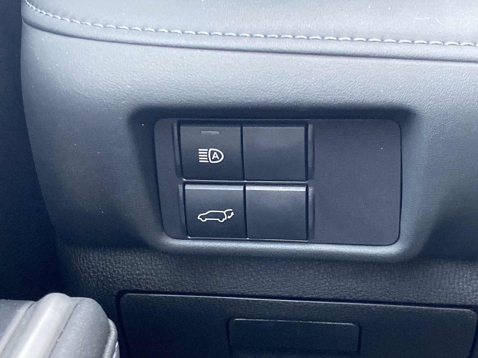 Thumbnail: 2022 Toyota Highlander - 22