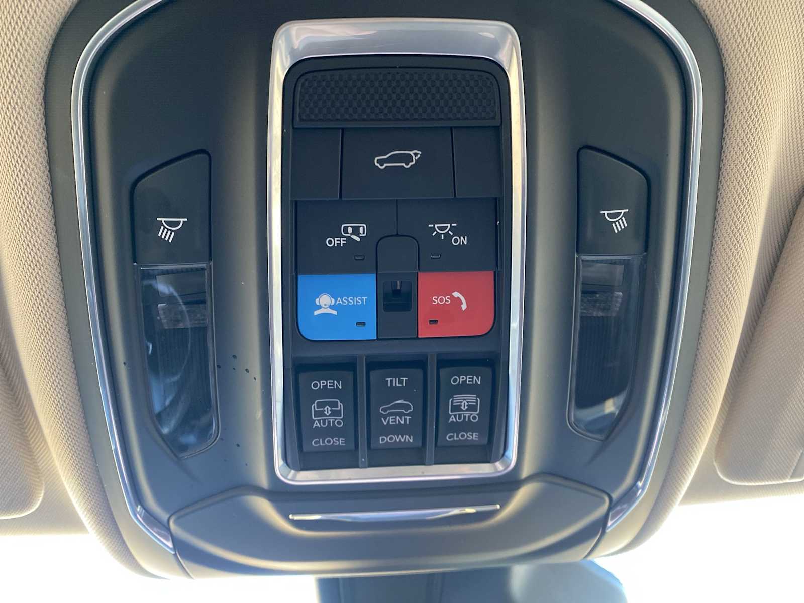 Thumbnail: 2022 Jeep Grand Cherokee - 25