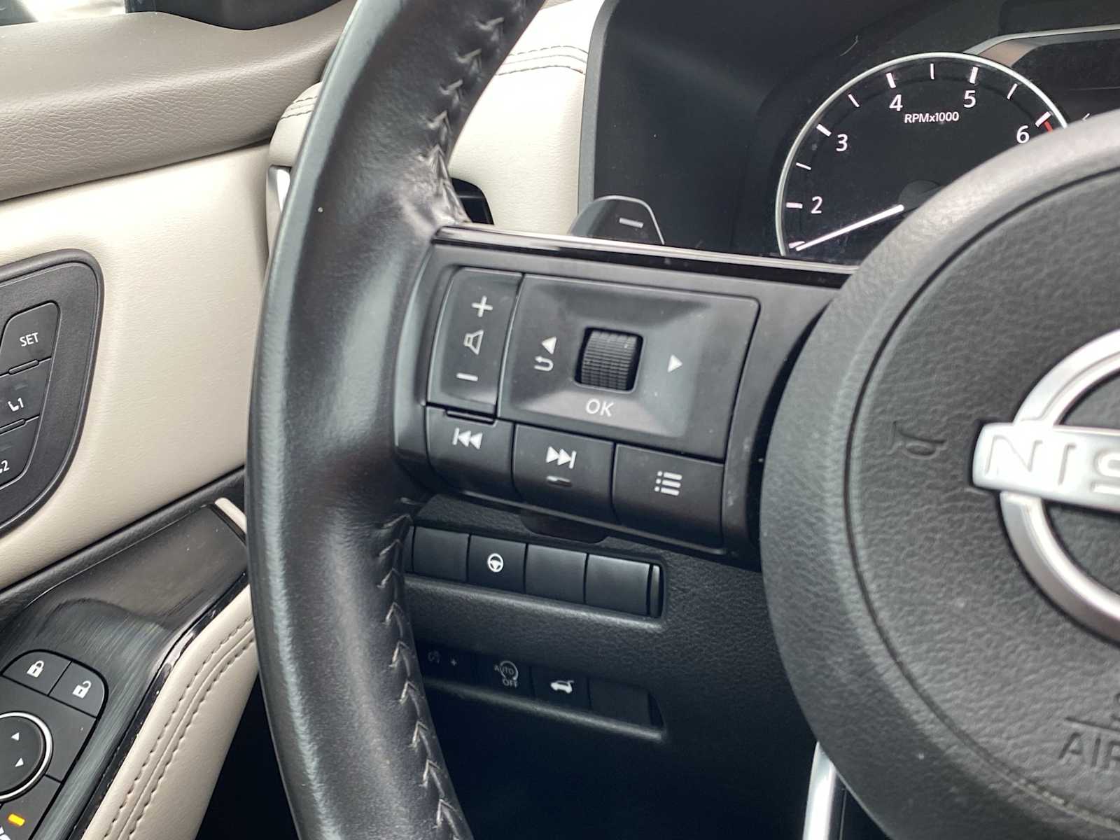 Thumbnail: 2023 Nissan Rogue - 31