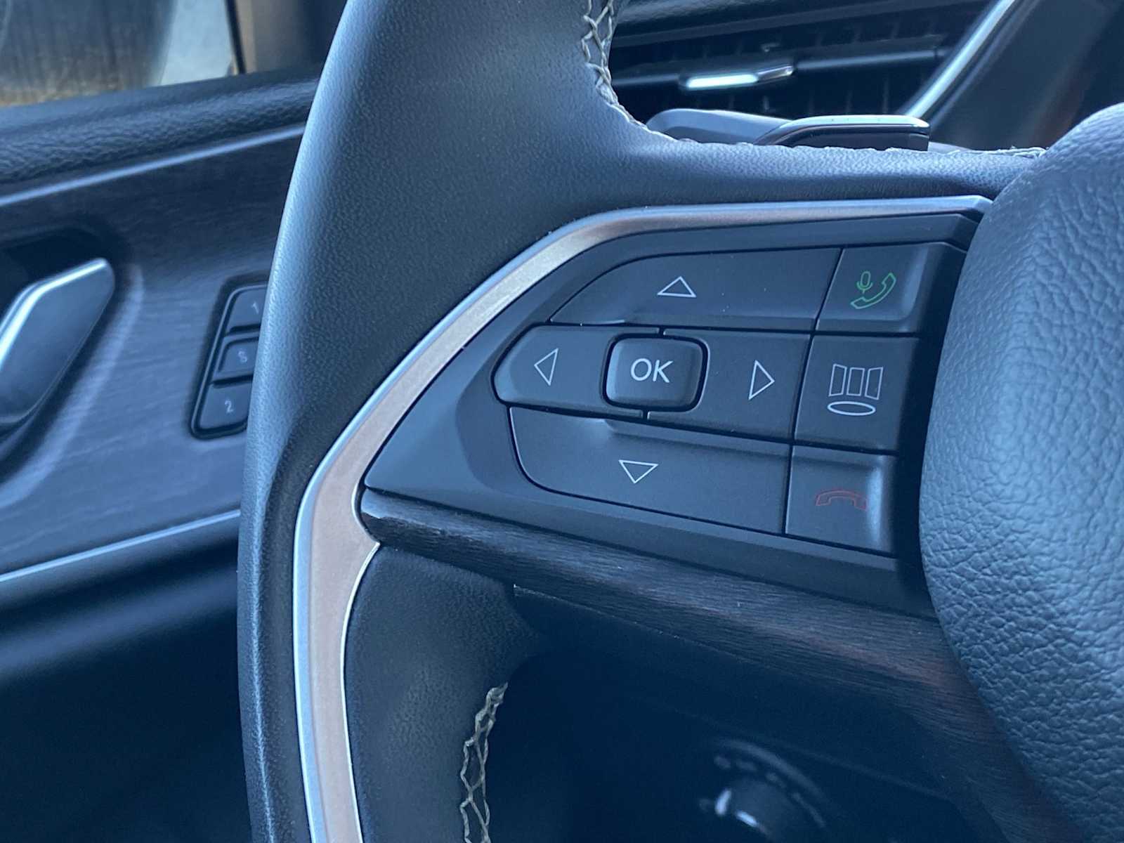 Thumbnail: 2024 Jeep Grand Cherokee L - 30