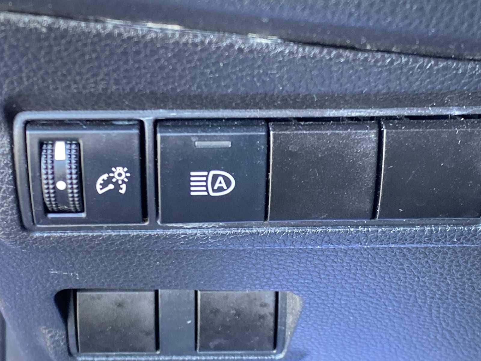 Thumbnail: 2022 Toyota Corolla Cross - 21