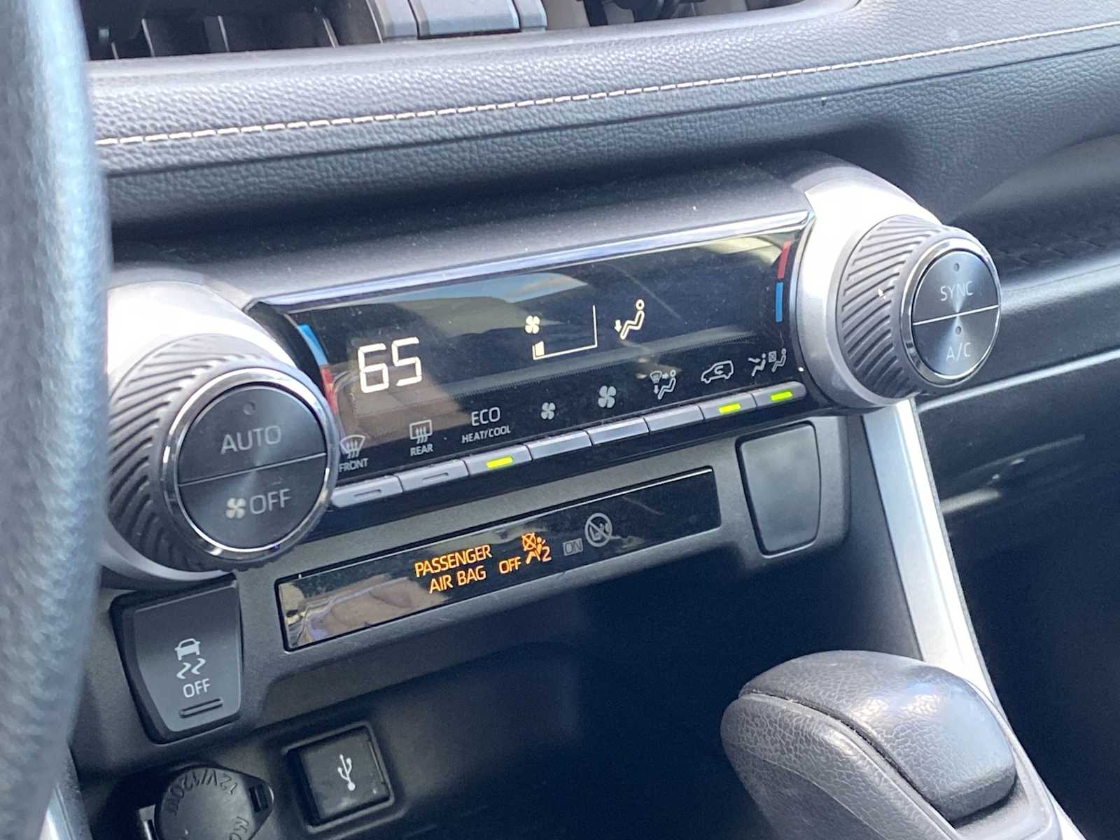 Thumbnail: 2022 Toyota RAV4 - 25