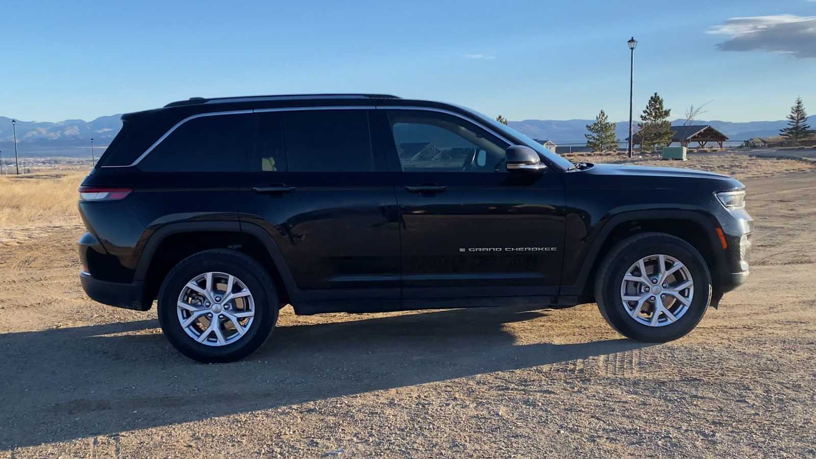 Thumbnail: 2022 Jeep Grand Cherokee - 9