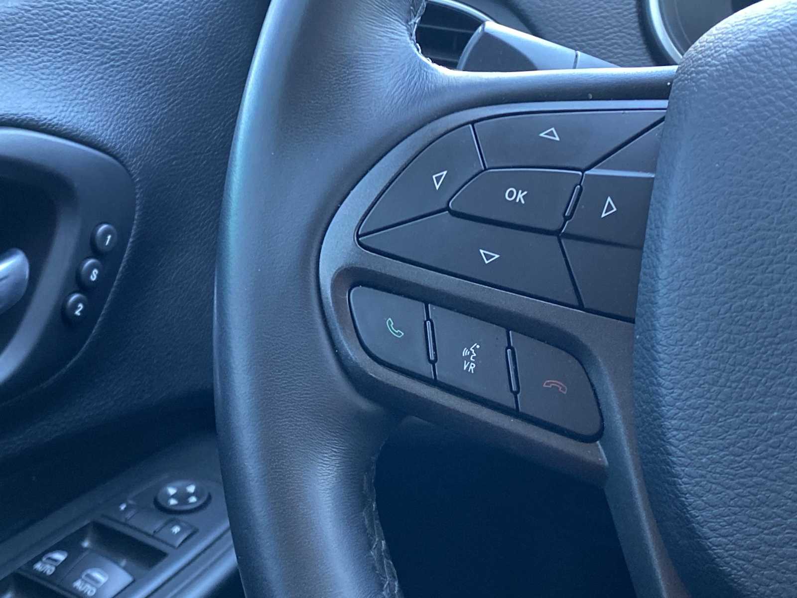 Thumbnail: 2019 Jeep Cherokee - 28