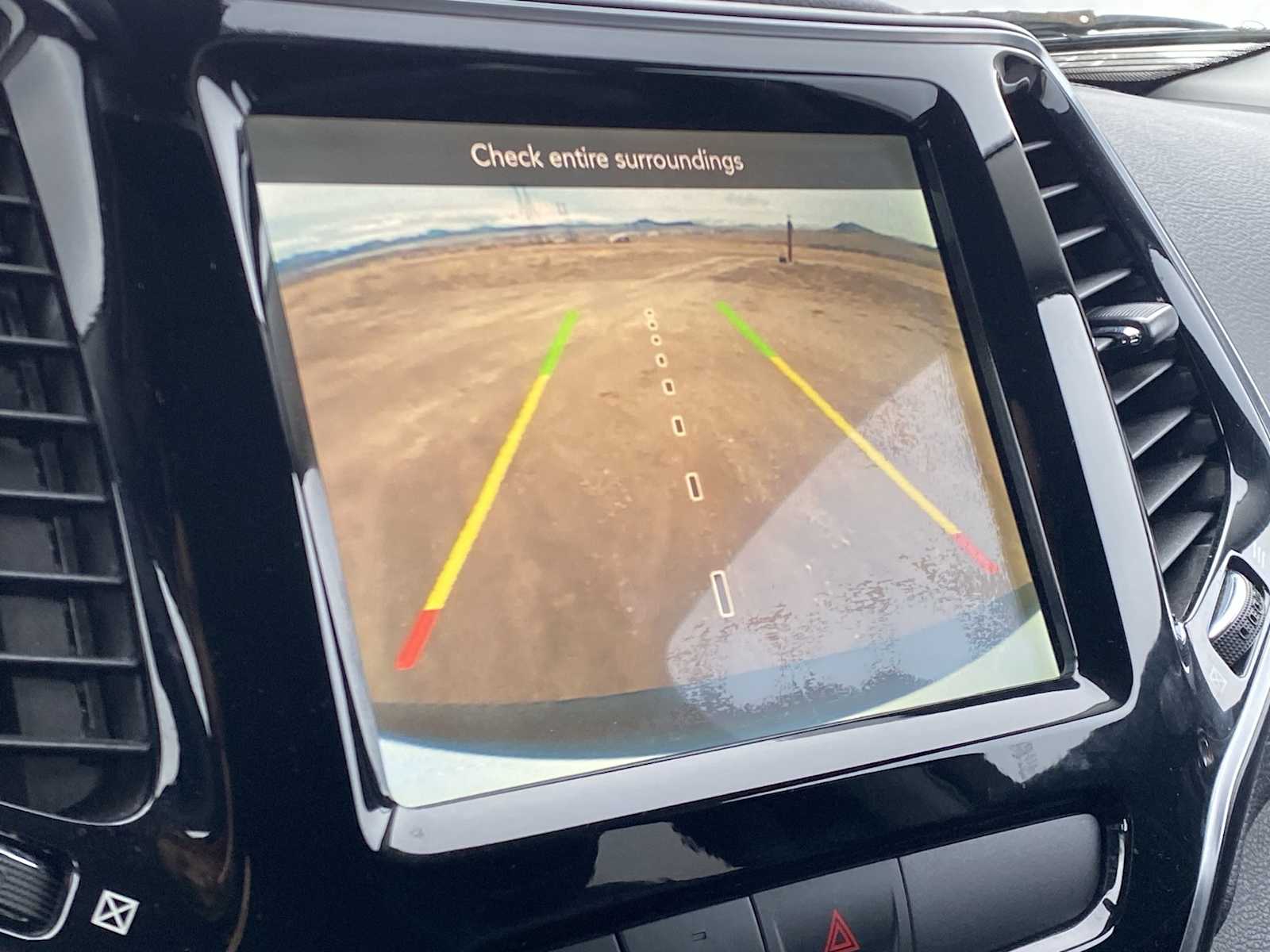 Thumbnail: 2019 Jeep Cherokee - 28