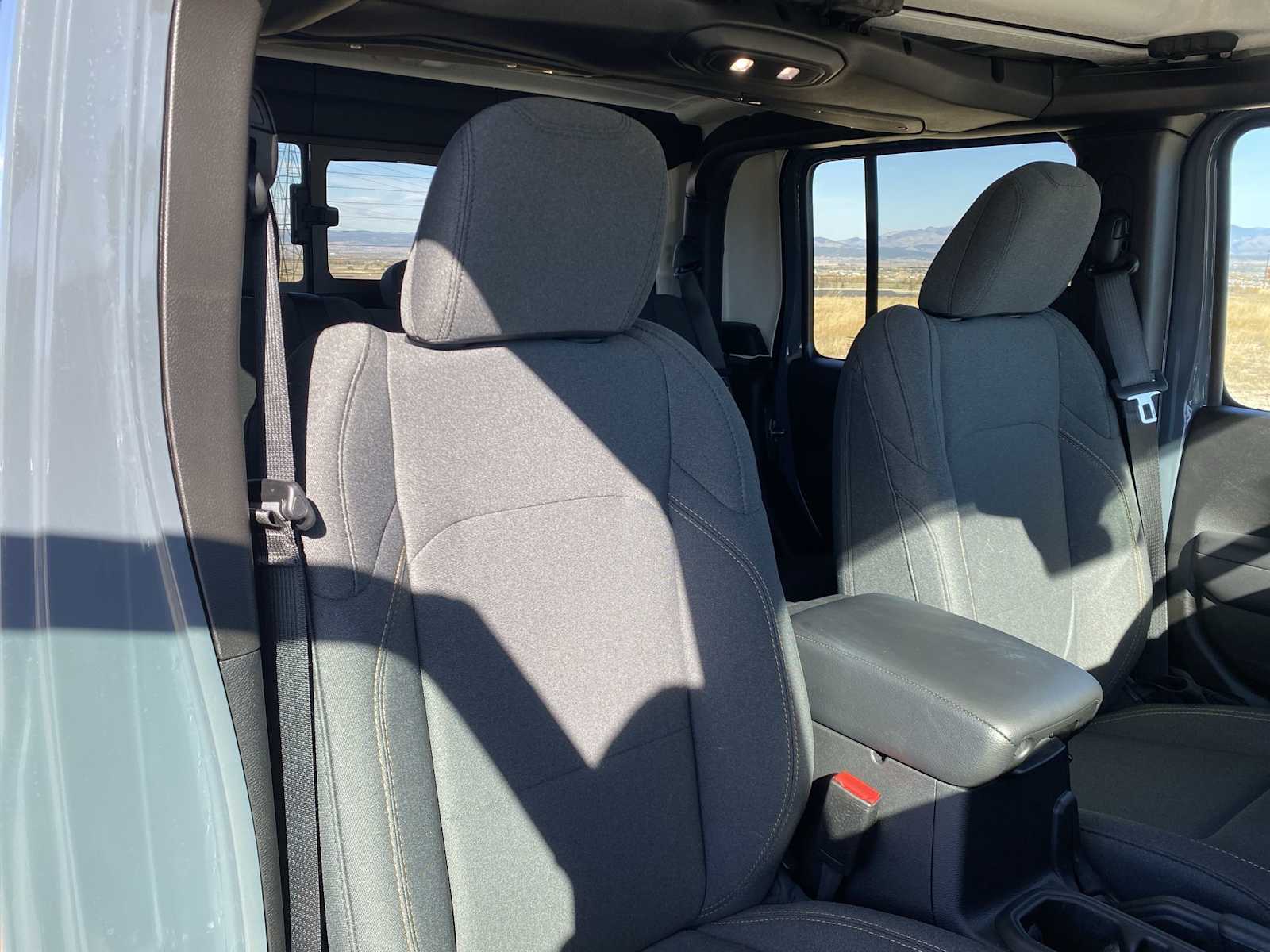 Thumbnail: 2025 Jeep Gladiator - 17