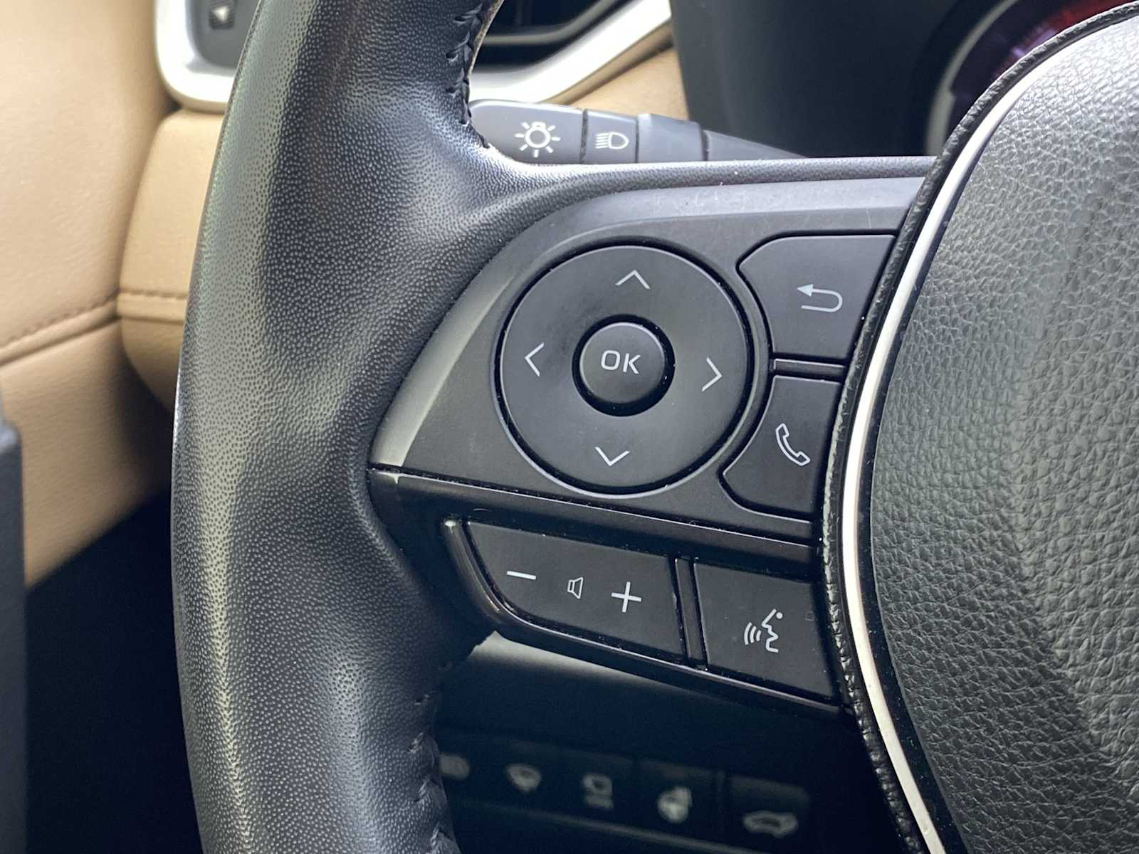 Thumbnail: 2021 Toyota RAV4 - 31
