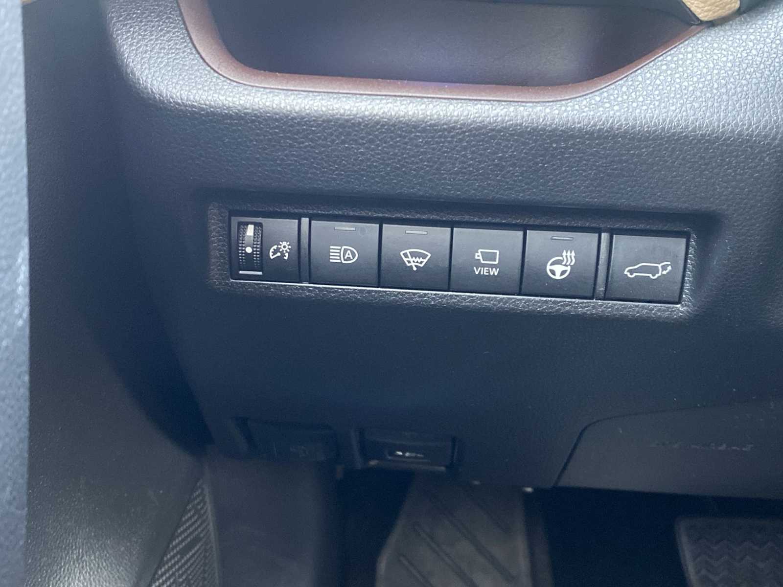 Thumbnail: 2021 Toyota RAV4 - 28