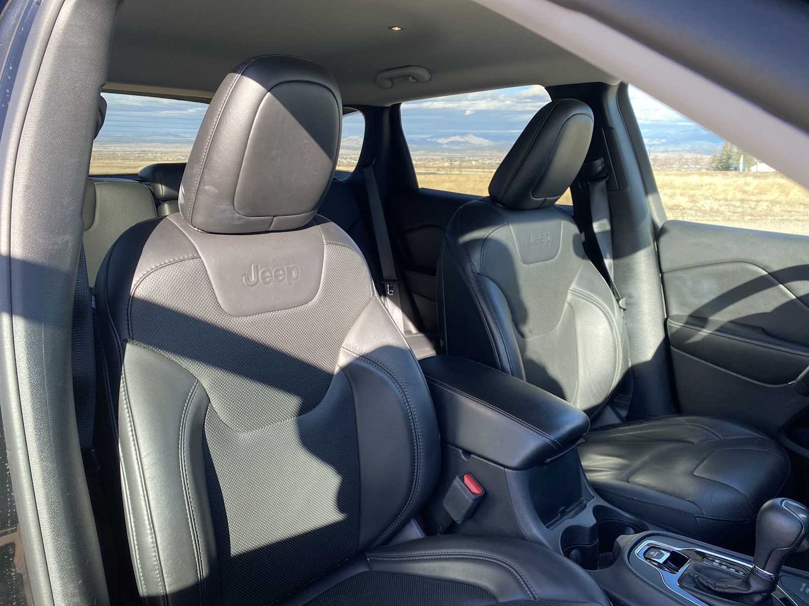 Thumbnail: 2019 Jeep Cherokee - 17