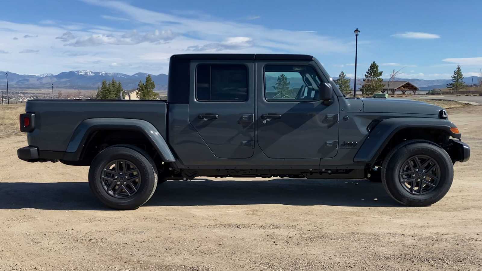 Thumbnail: 2026 Jeep Gladiator - 9