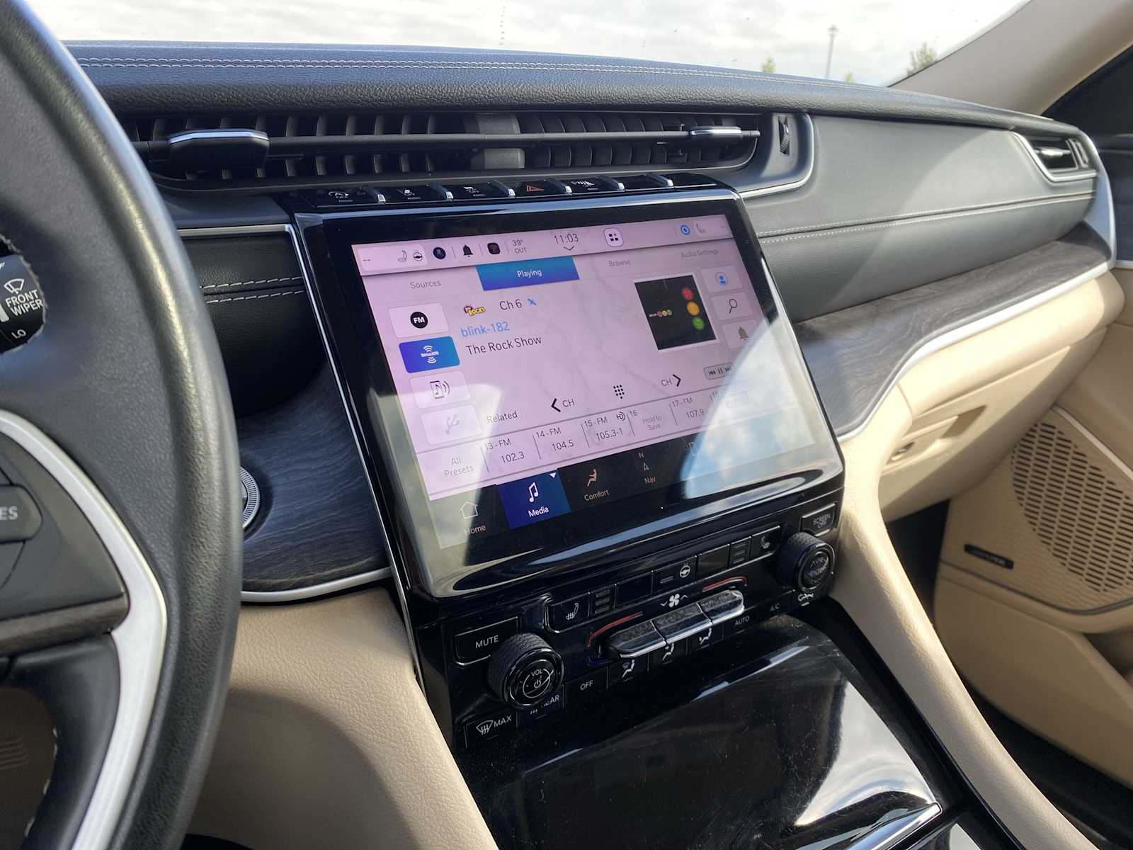 Thumbnail: 2022 Jeep Grand Cherokee - 23