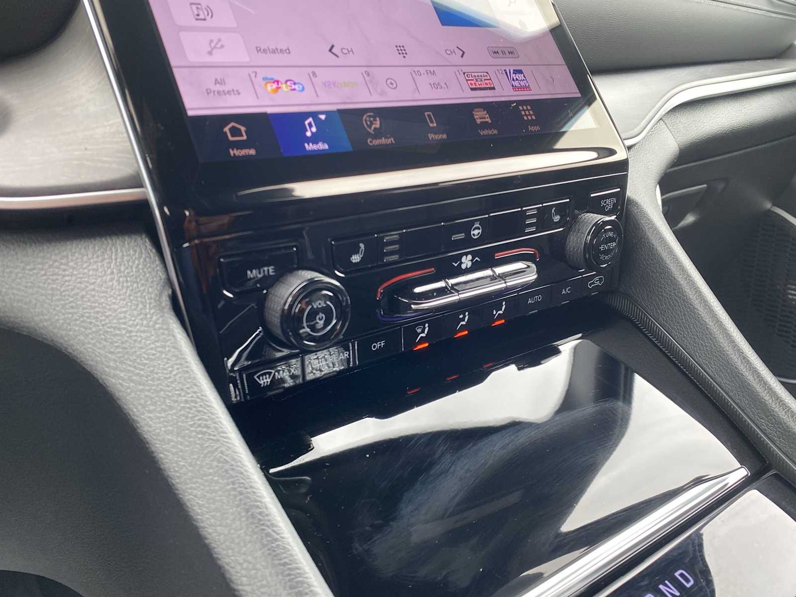 Thumbnail: 2025 Jeep Grand Cherokee - 25