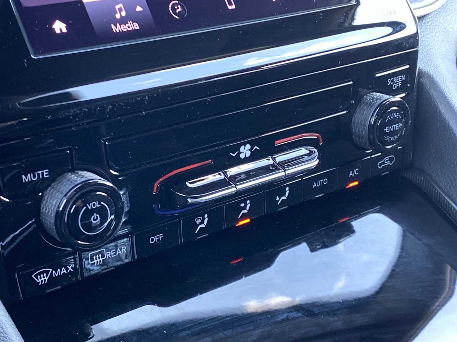 Thumbnail: 2025 Jeep Grand Cherokee - 25