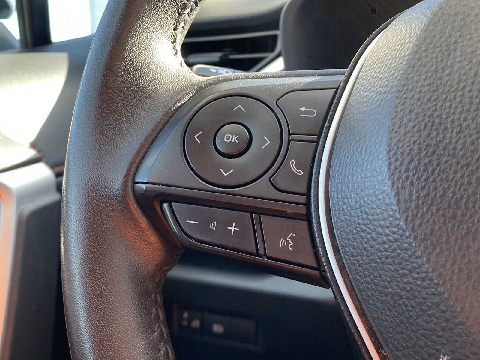 Thumbnail: 2023 Toyota RAV4 - 24