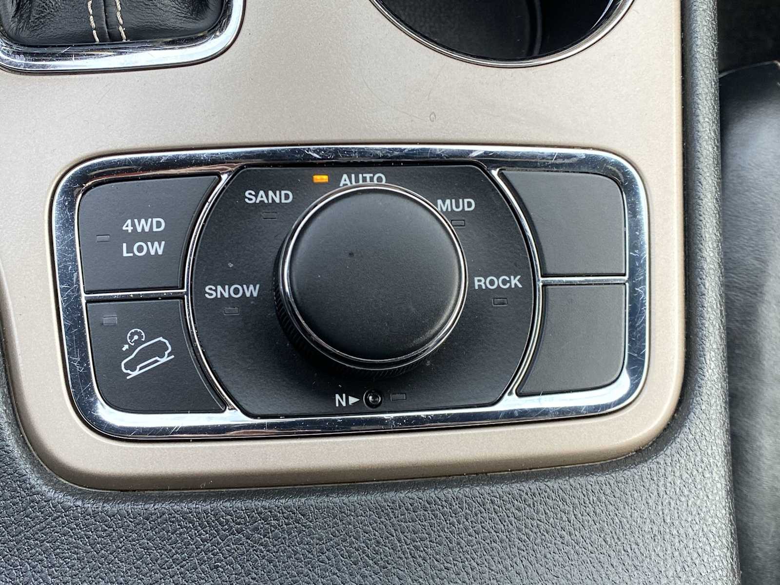 Thumbnail: 2017 Jeep Grand Cherokee - 28