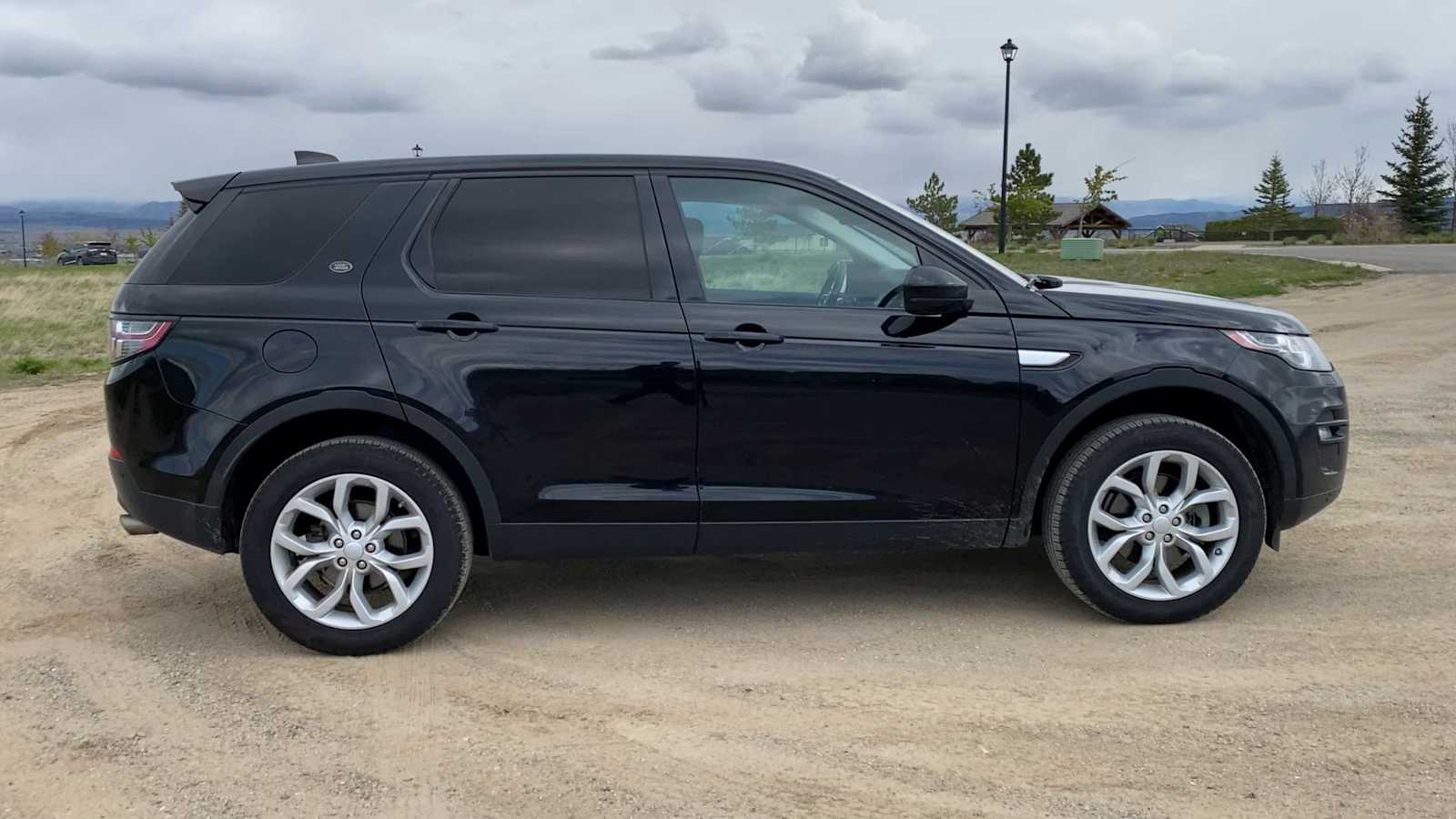 Thumbnail: 2017 Land Rover Discovery Sport - 9