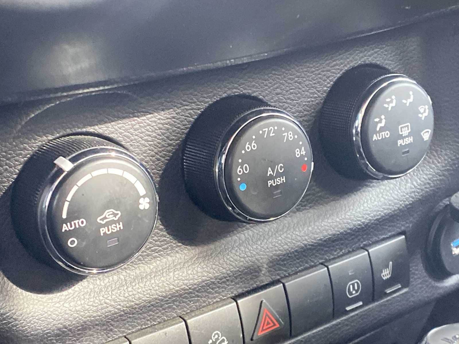 Thumbnail: 2016 Jeep Wrangler - 16