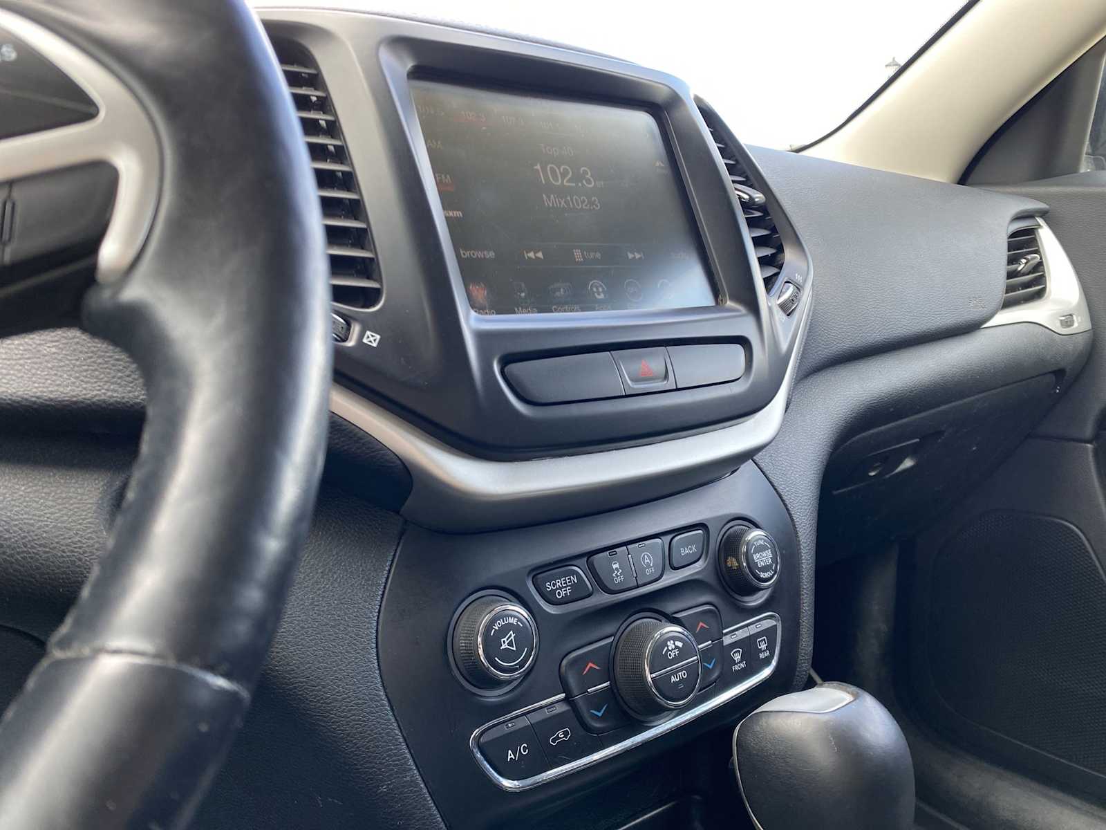 Thumbnail: 2015 Jeep Cherokee - 22