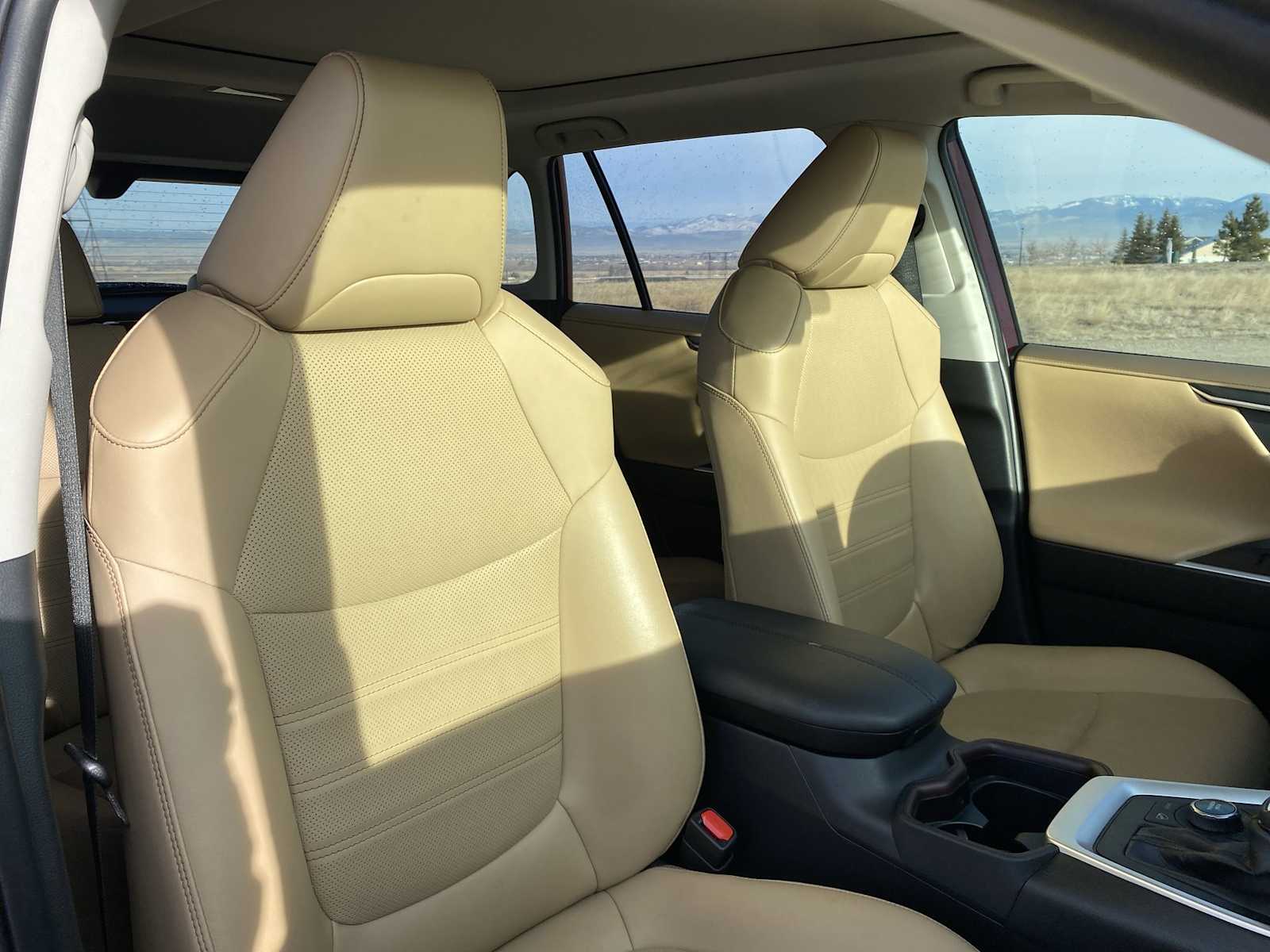 Thumbnail: 2021 Toyota RAV4 - 16