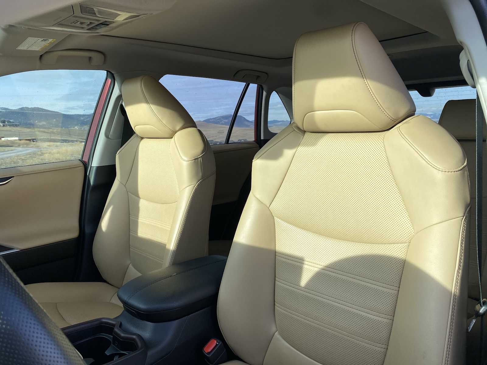 Thumbnail: 2021 Toyota RAV4 - 14