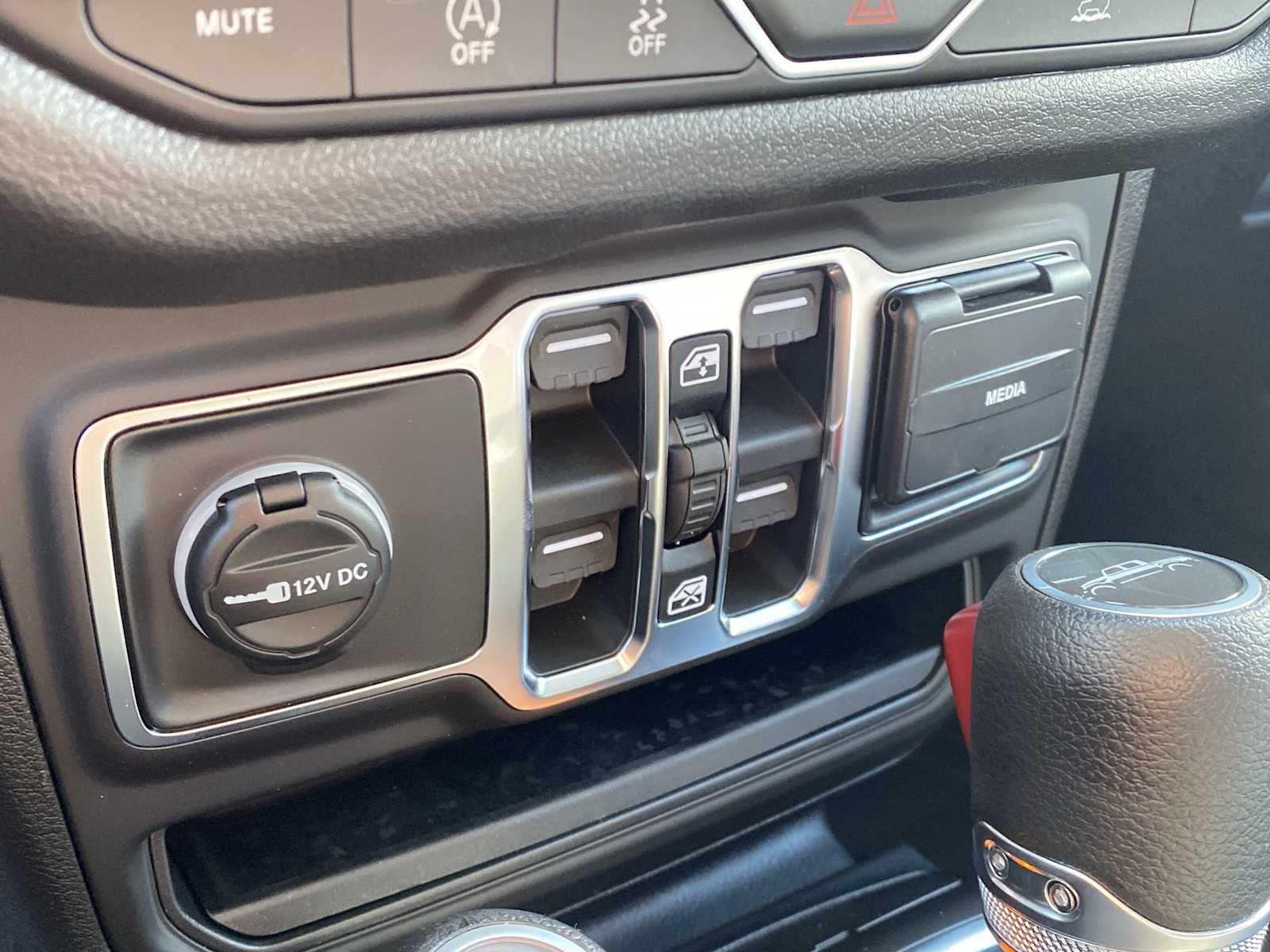 Thumbnail: 2026 Jeep Gladiator - 12