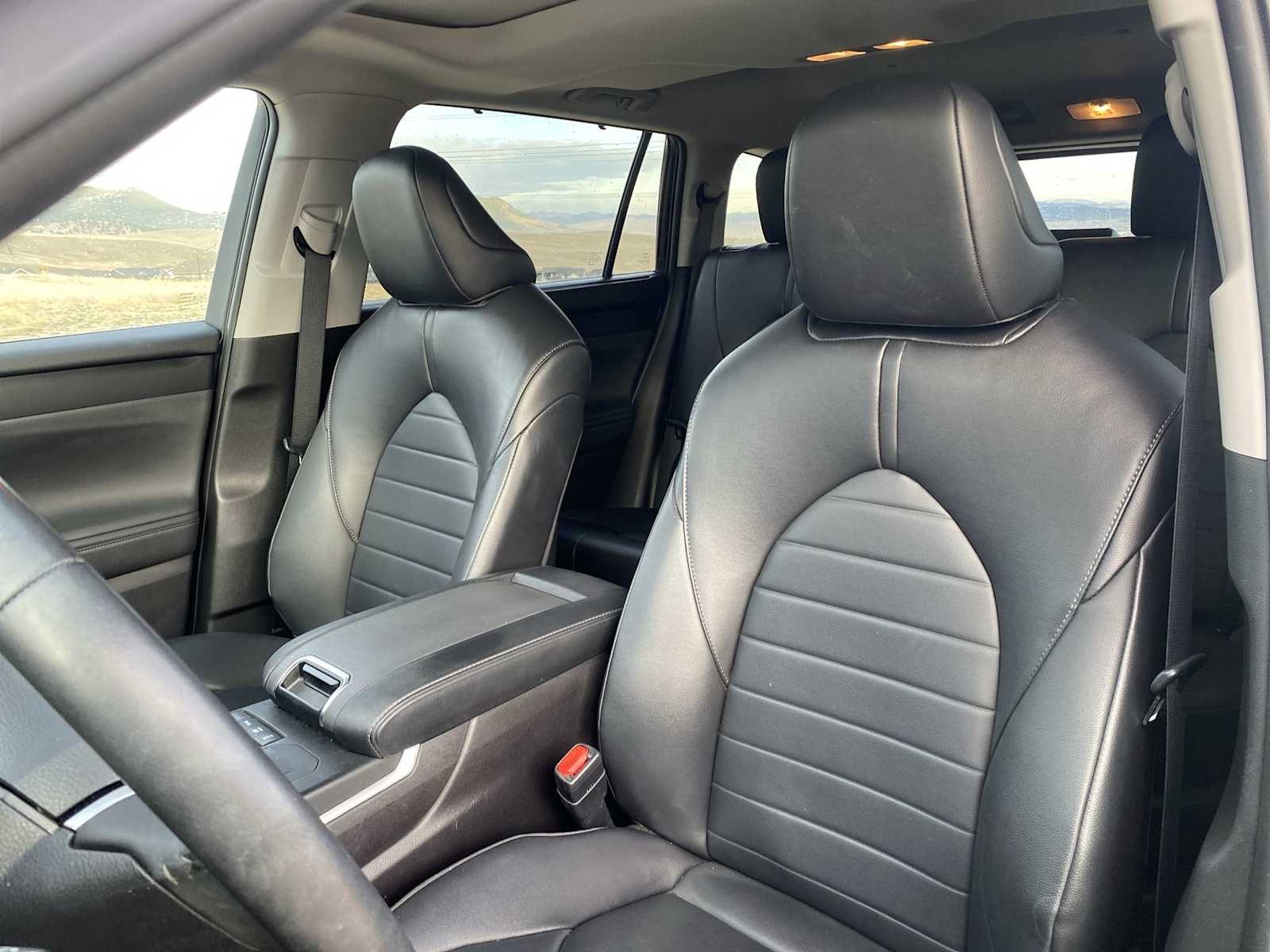 Thumbnail: 2022 Toyota Highlander - 19