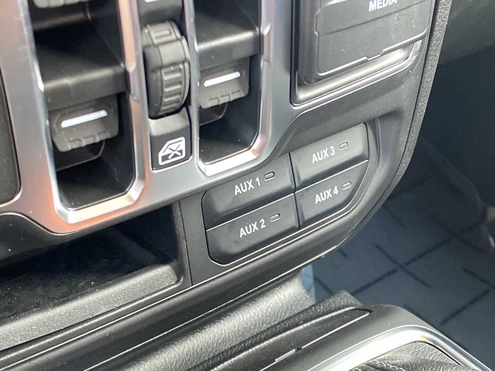 Thumbnail: 2025 Jeep Gladiator - 27