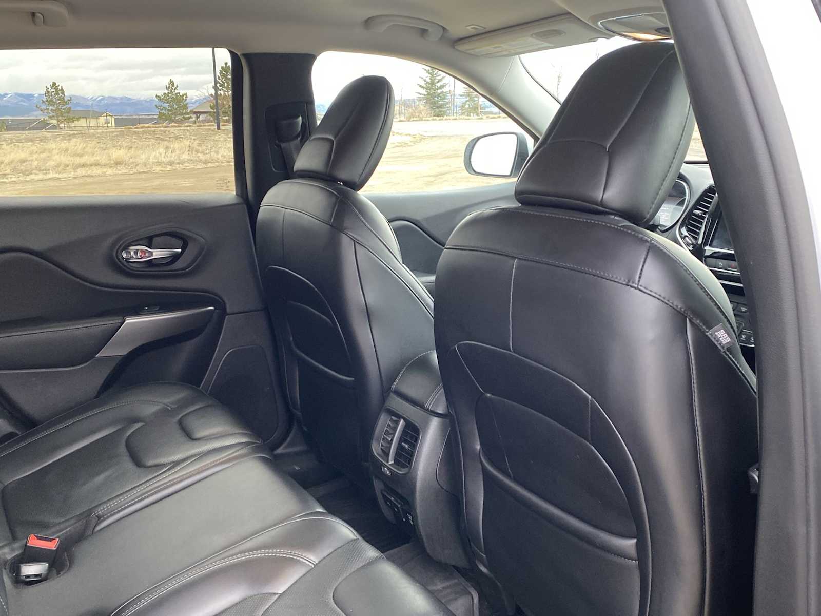 Thumbnail: 2019 Jeep Cherokee - 33