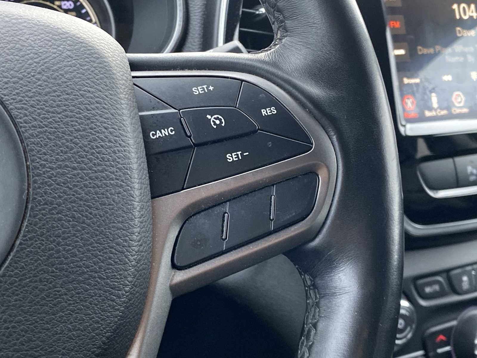 Thumbnail: 2019 Jeep Cherokee - 32