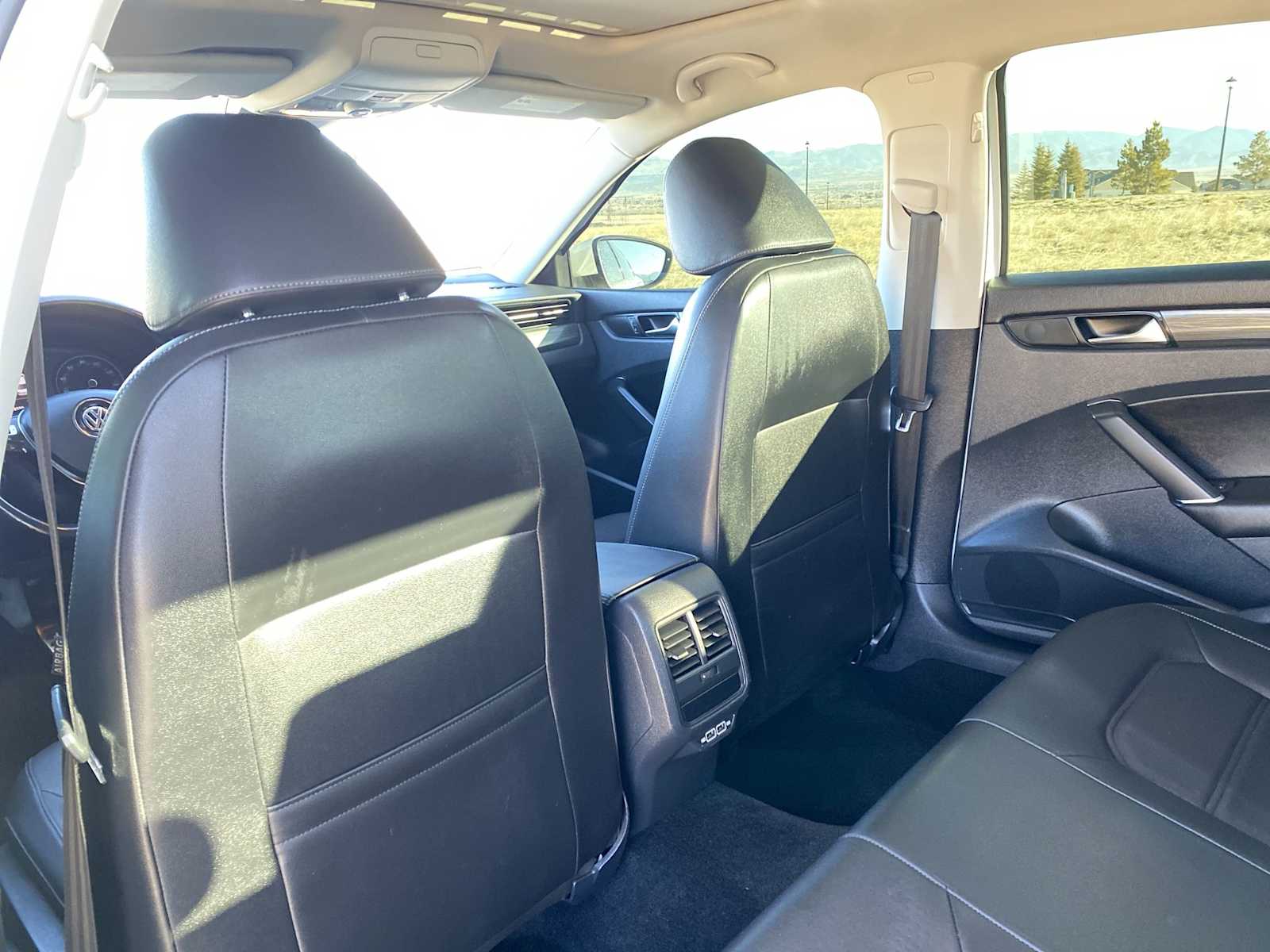 Thumbnail: 2020 Volkswagen Passat - 32