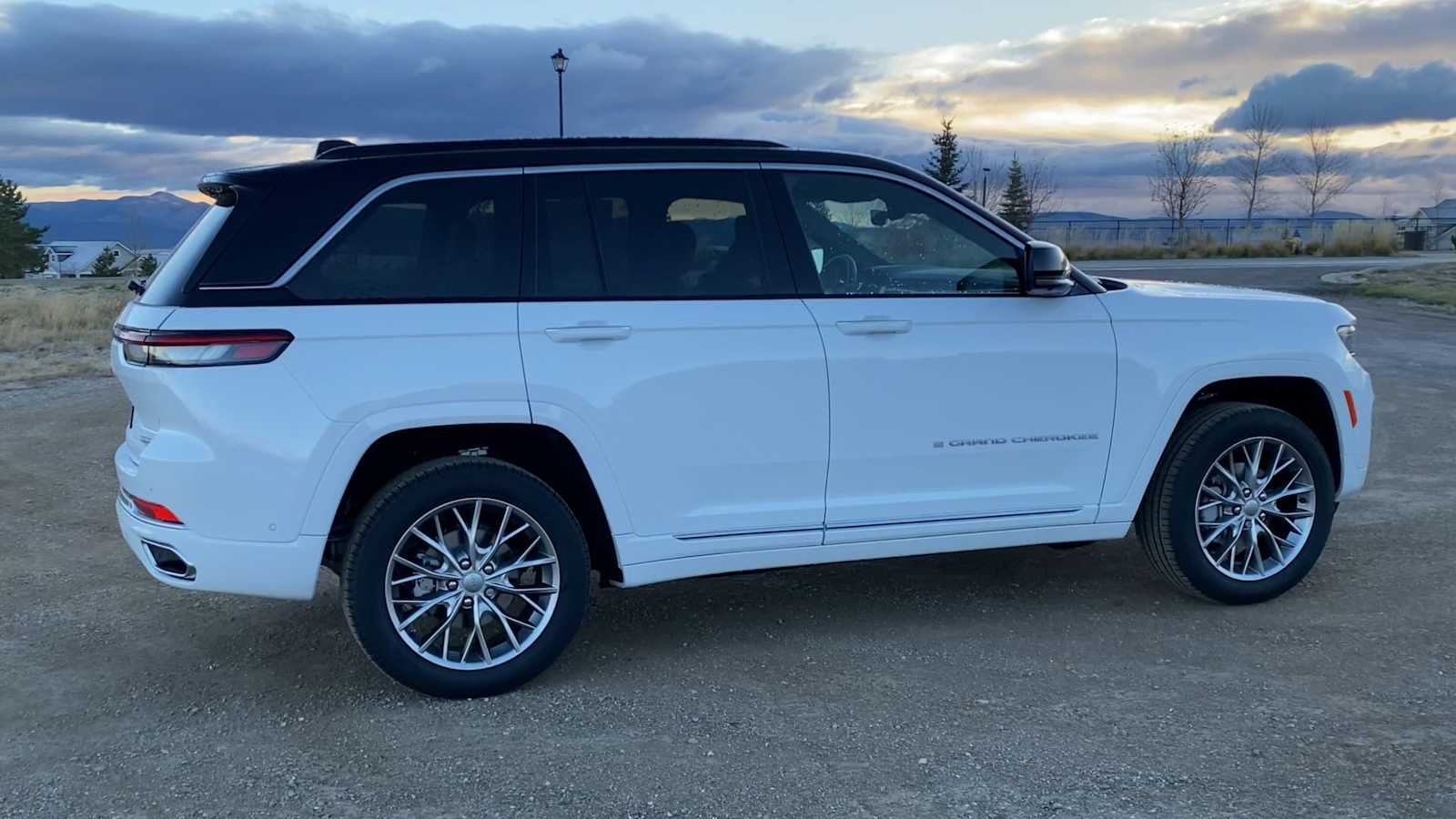 Thumbnail: 2025 Jeep Grand Cherokee - 9