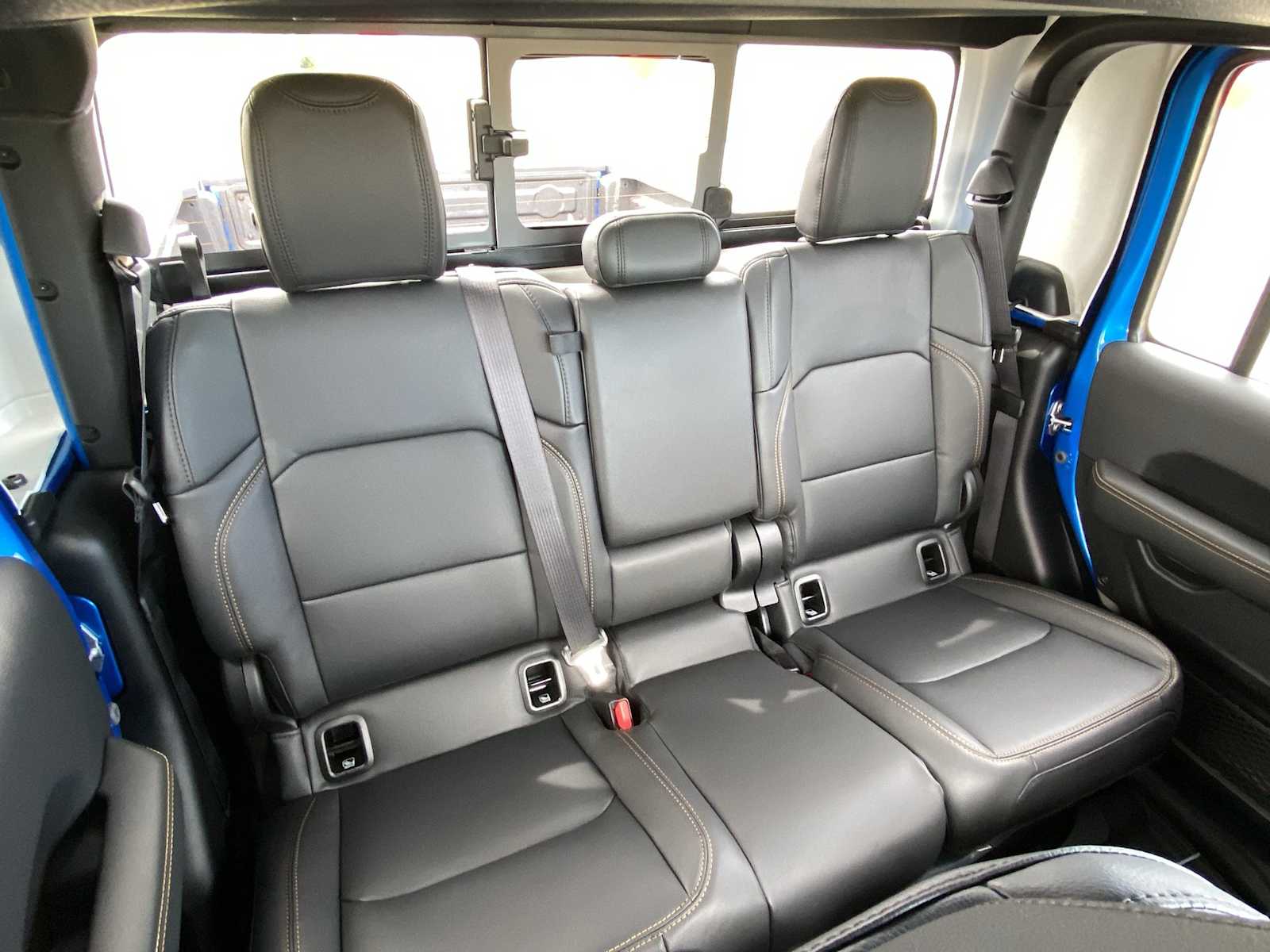 Thumbnail: 2025 Jeep Gladiator - 17