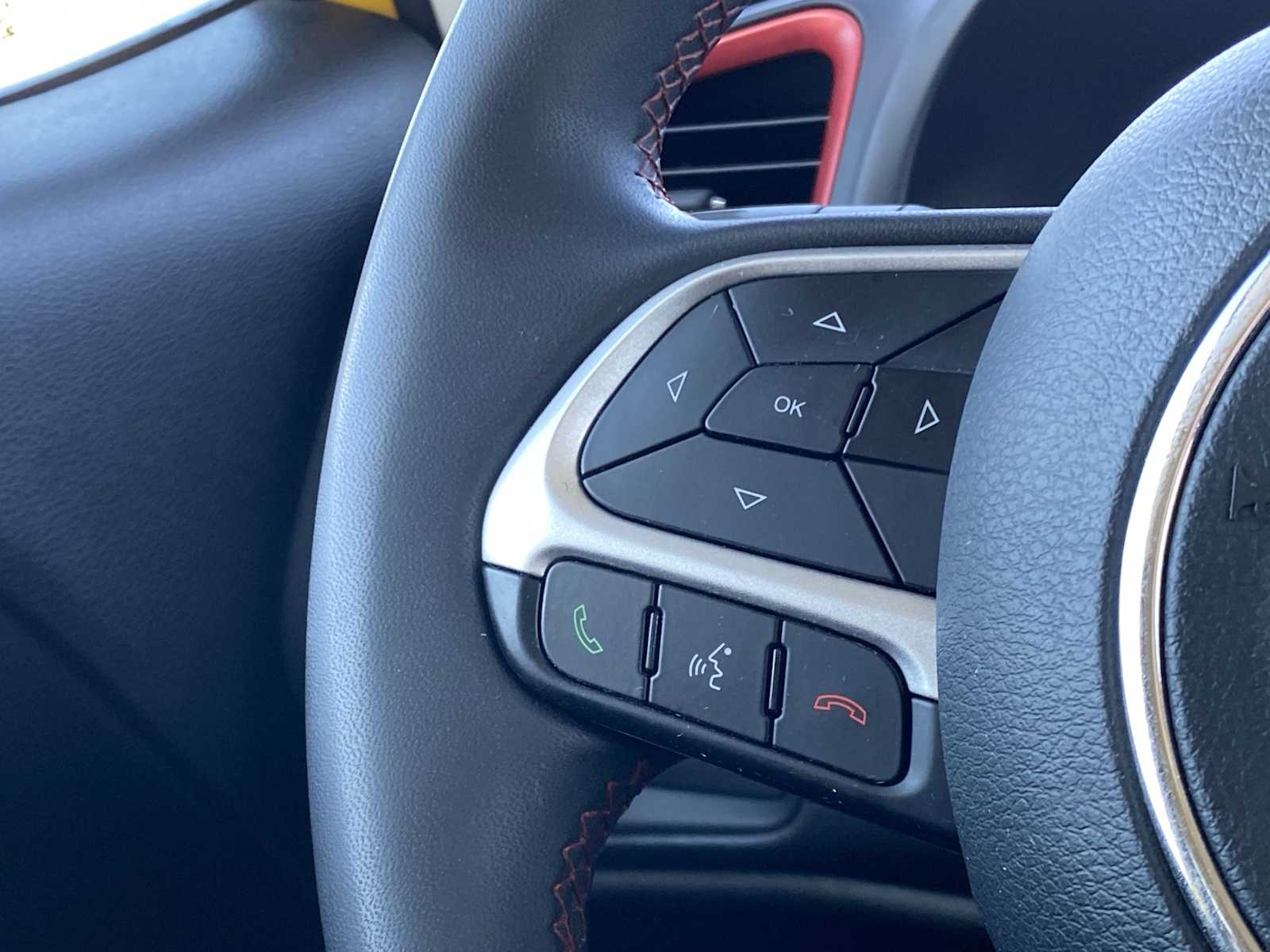 Thumbnail: 2023 Jeep Renegade - 32