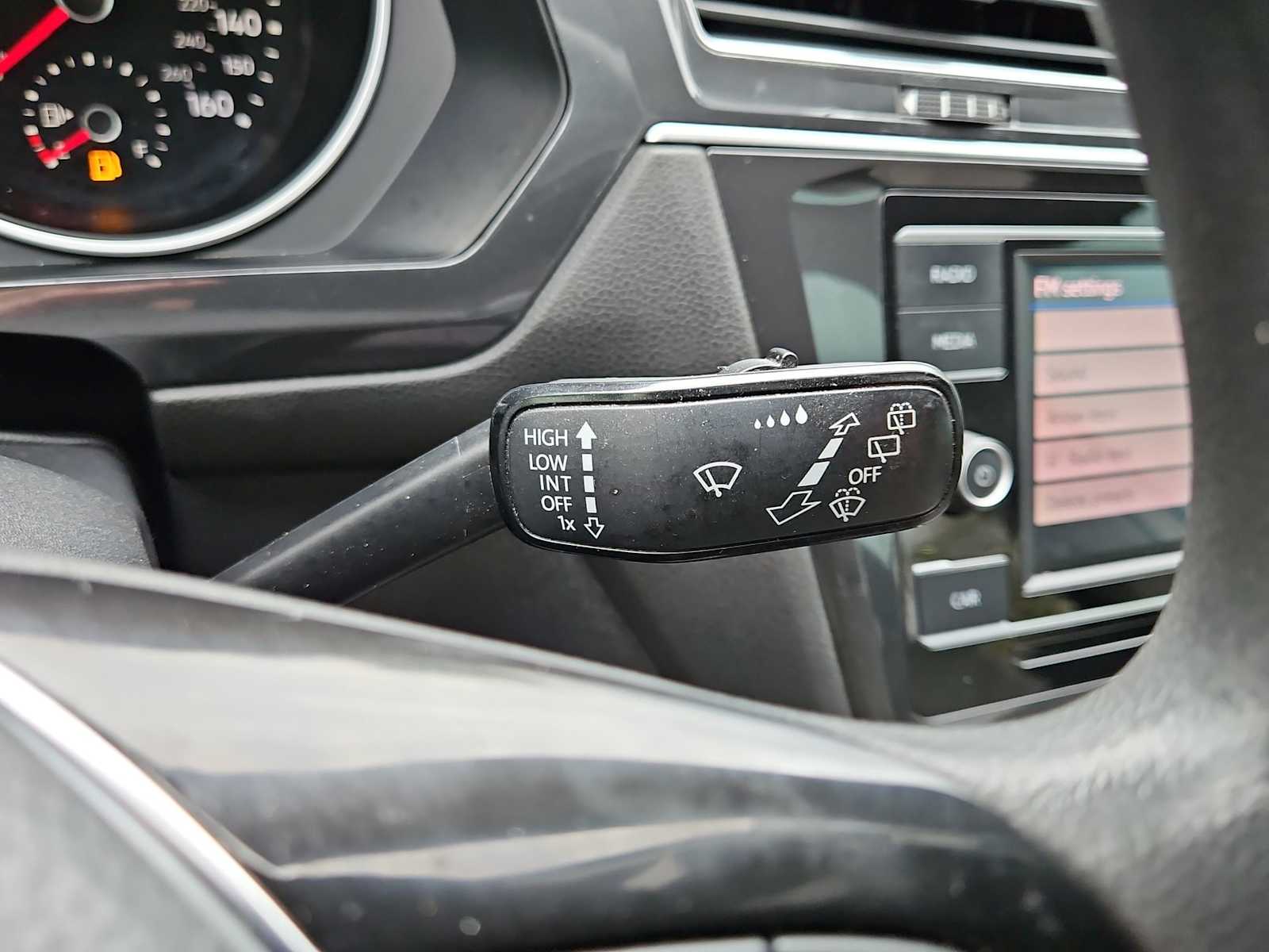 Thumbnail: 2018 Volkswagen Tiguan - 23